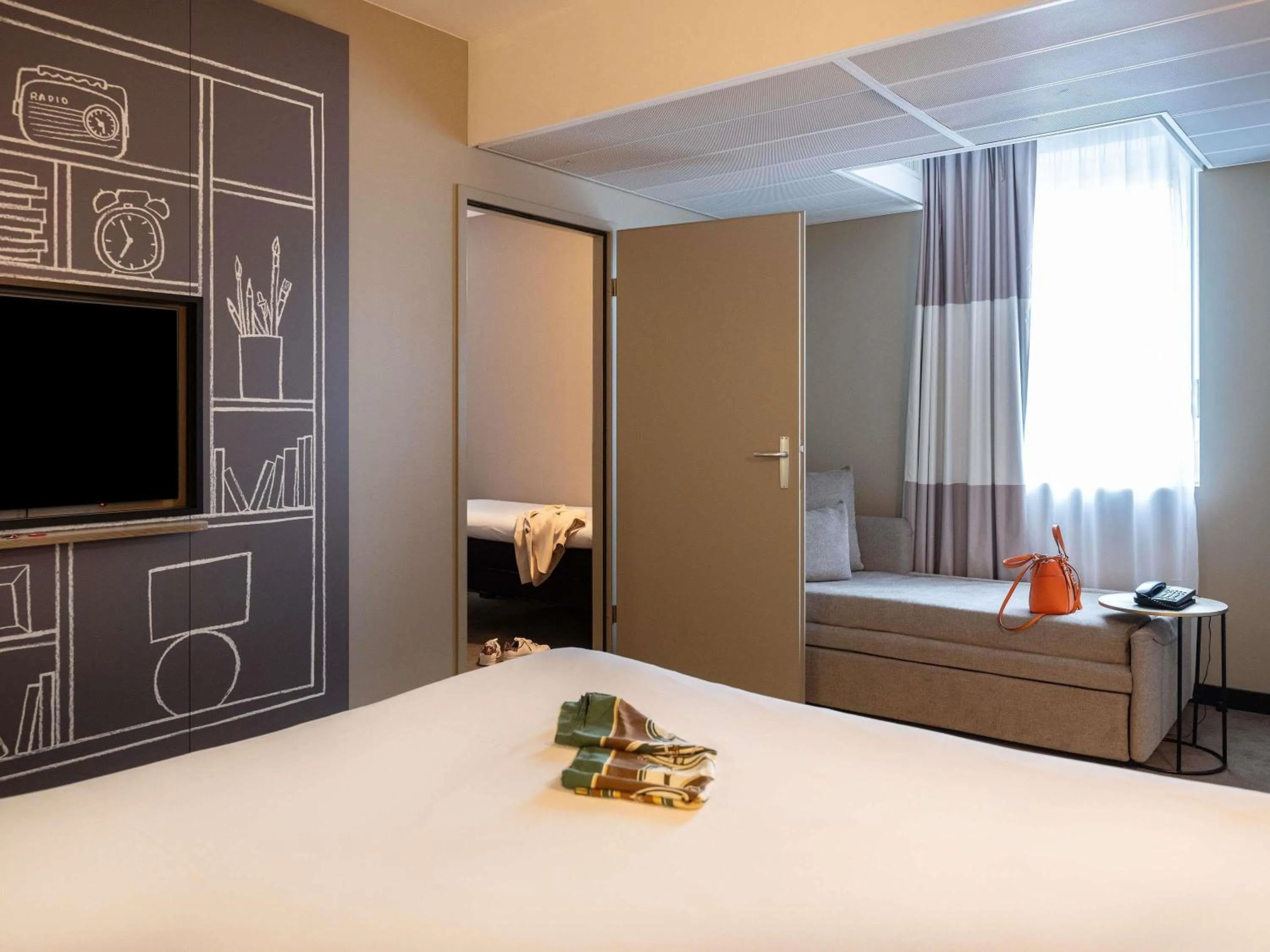 Bedroom, Bed in ibis Geneve Centre Lac
