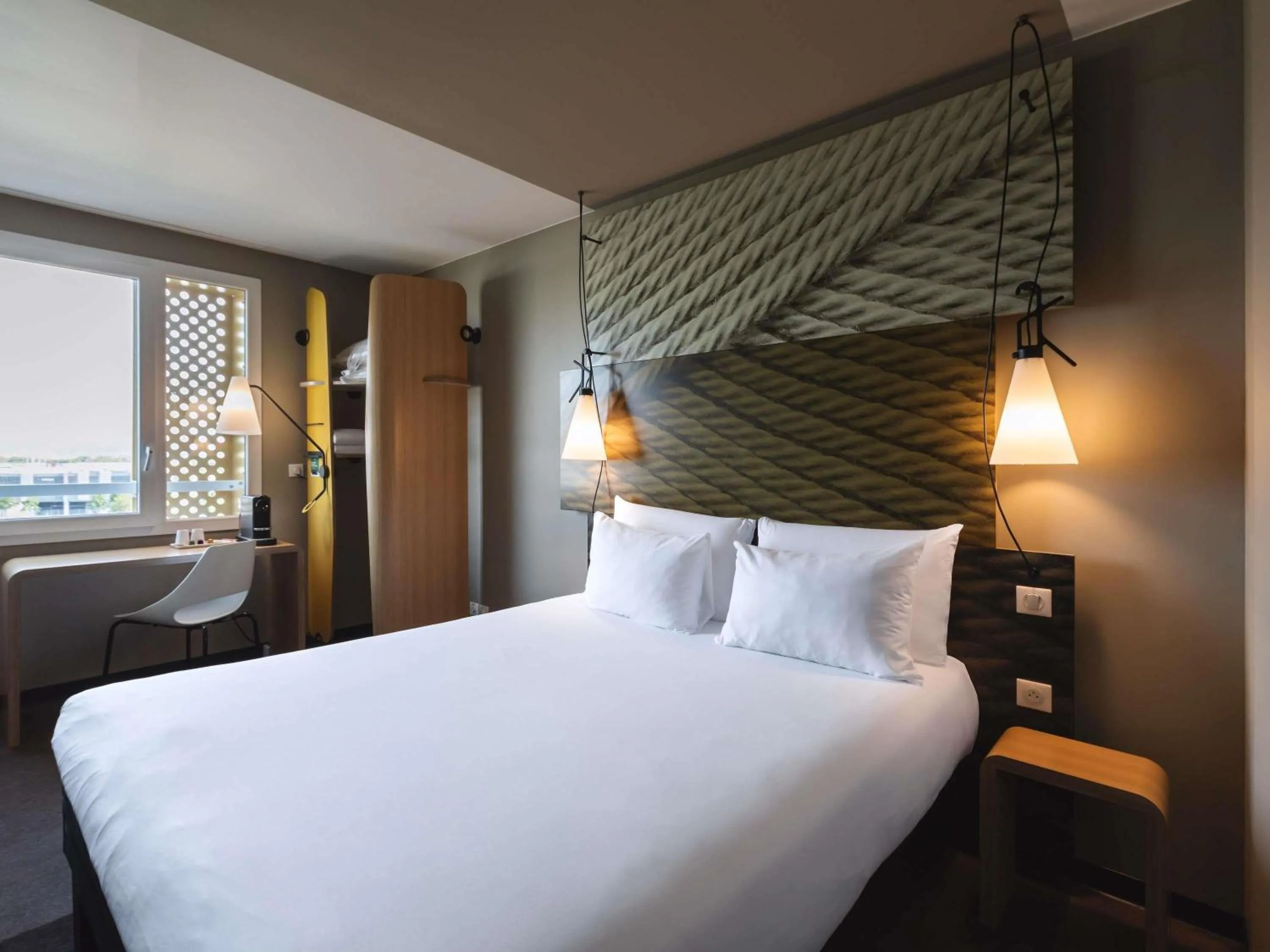 Bedroom, Bed in ibis Geneve Centre Lac