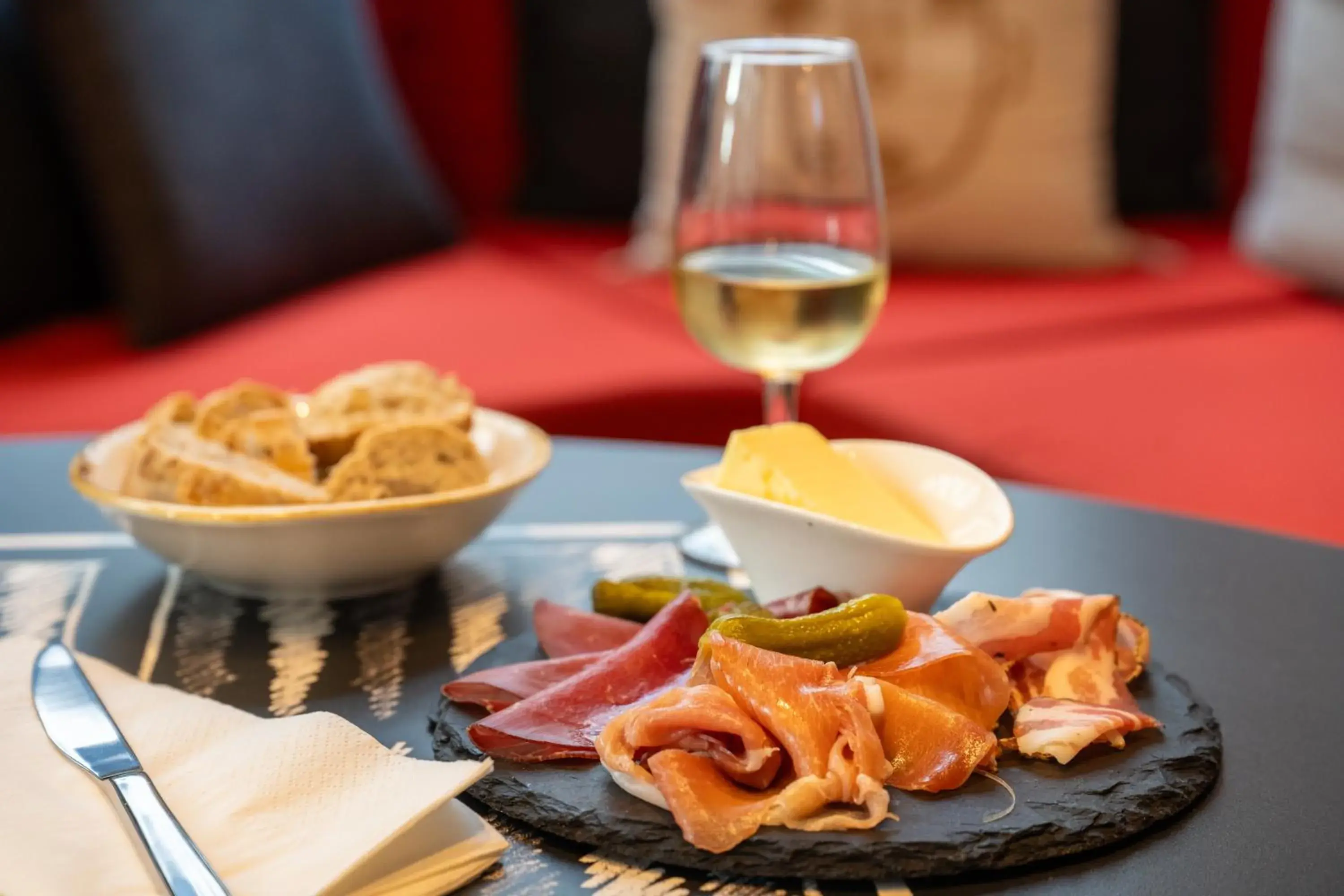 Lounge or bar in ibis Geneve Centre Lac Lounge or bar in ibis Geneve Centre Lac