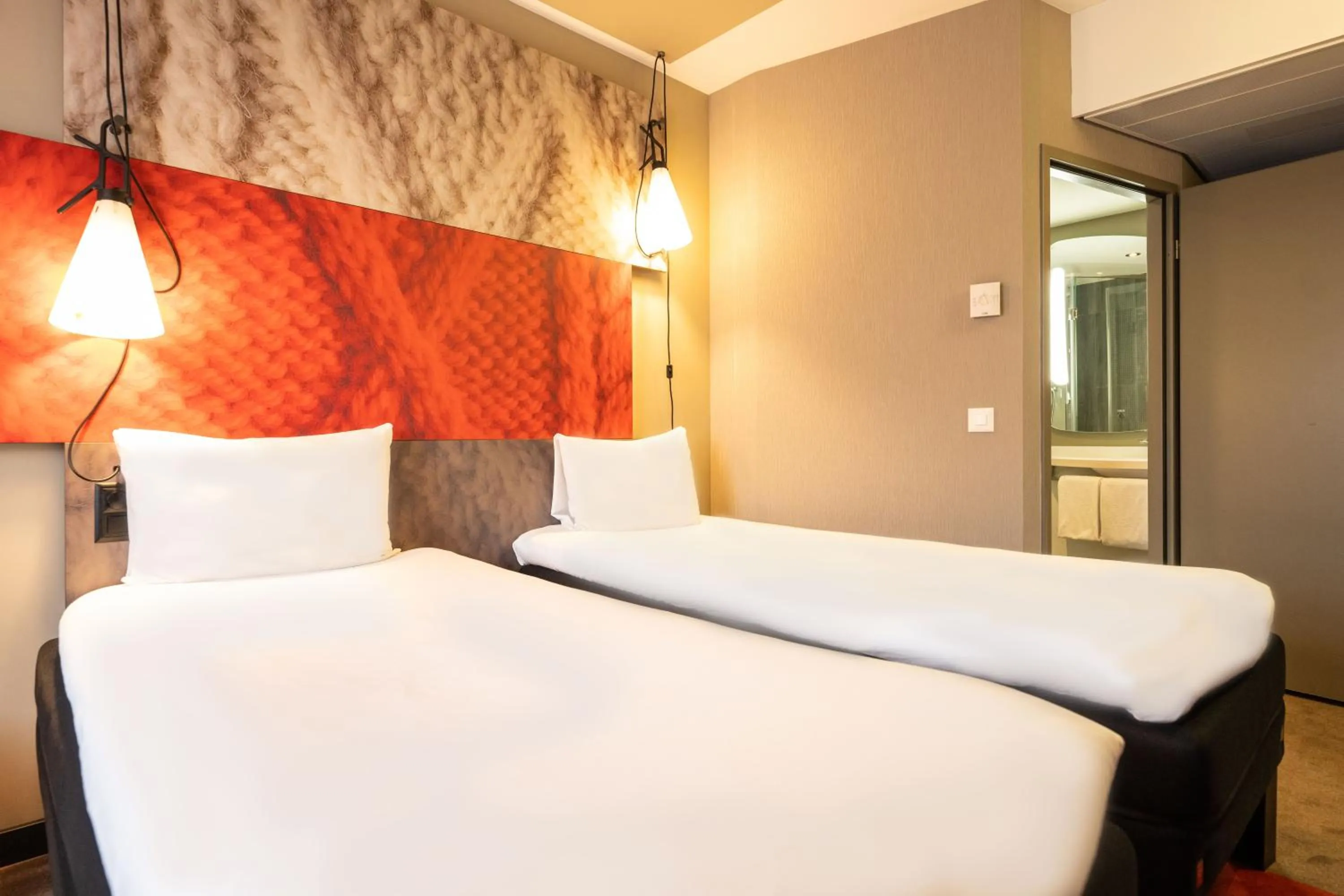 Bedroom, Bed in ibis Geneve Centre Lac