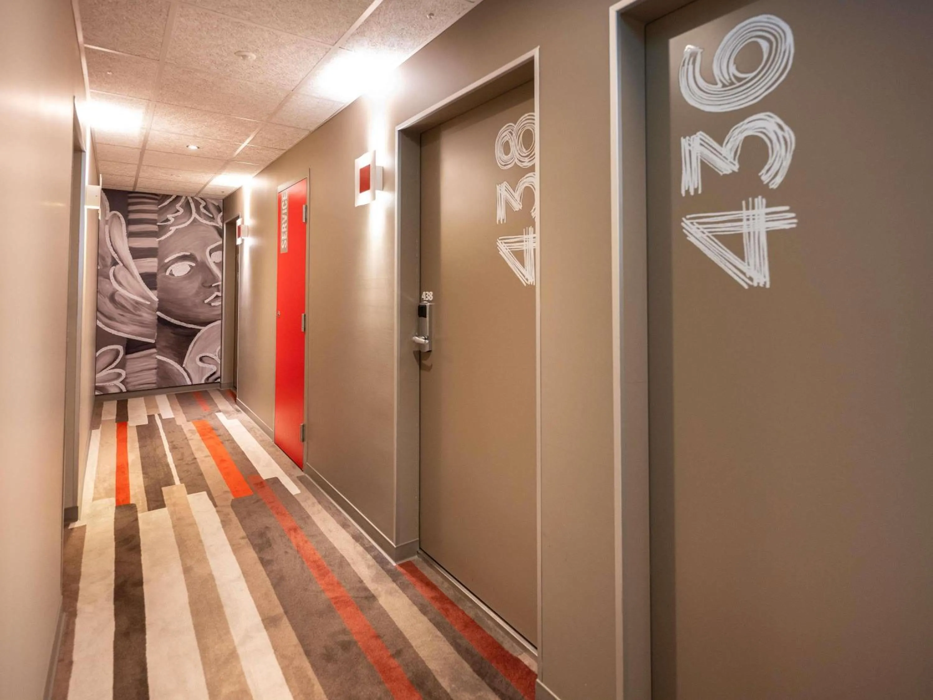 Bedroom in ibis Geneve Centre Lac