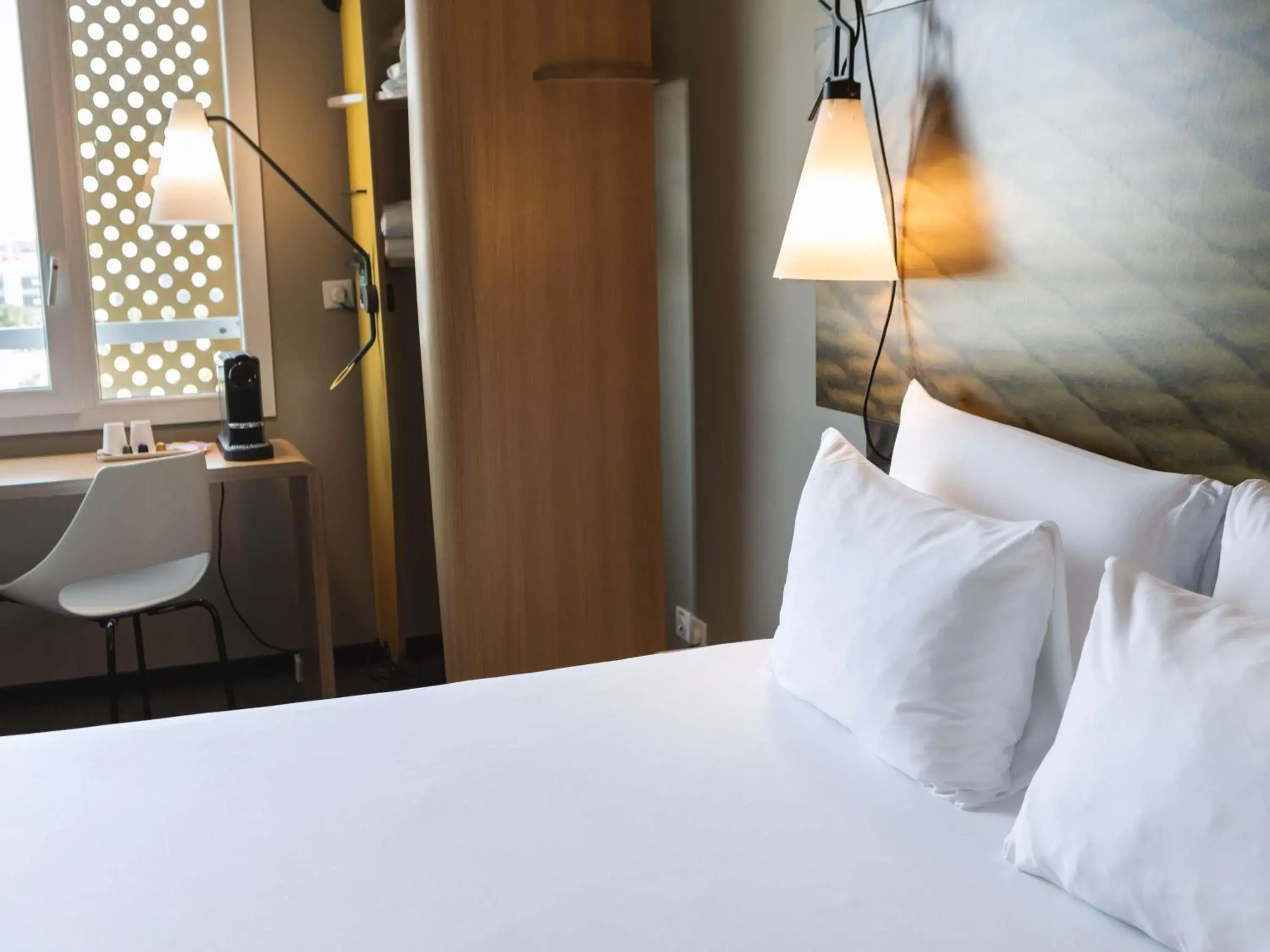 Bedroom, Bed in ibis Geneve Centre Lac Bedroom, Bed in ibis Geneve Centre Lac