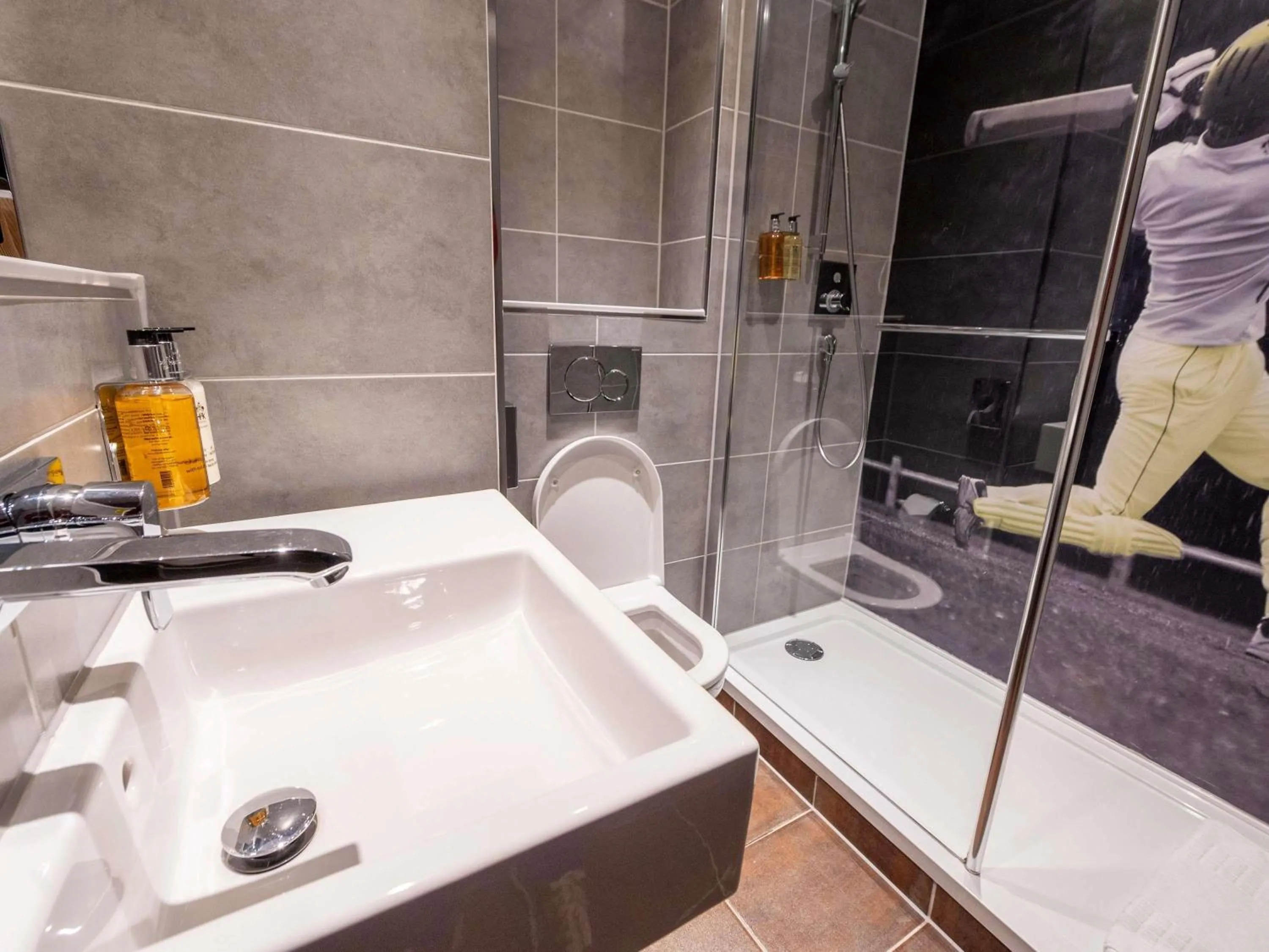 Bedroom in ibis Styles Leeds City Centre Arena