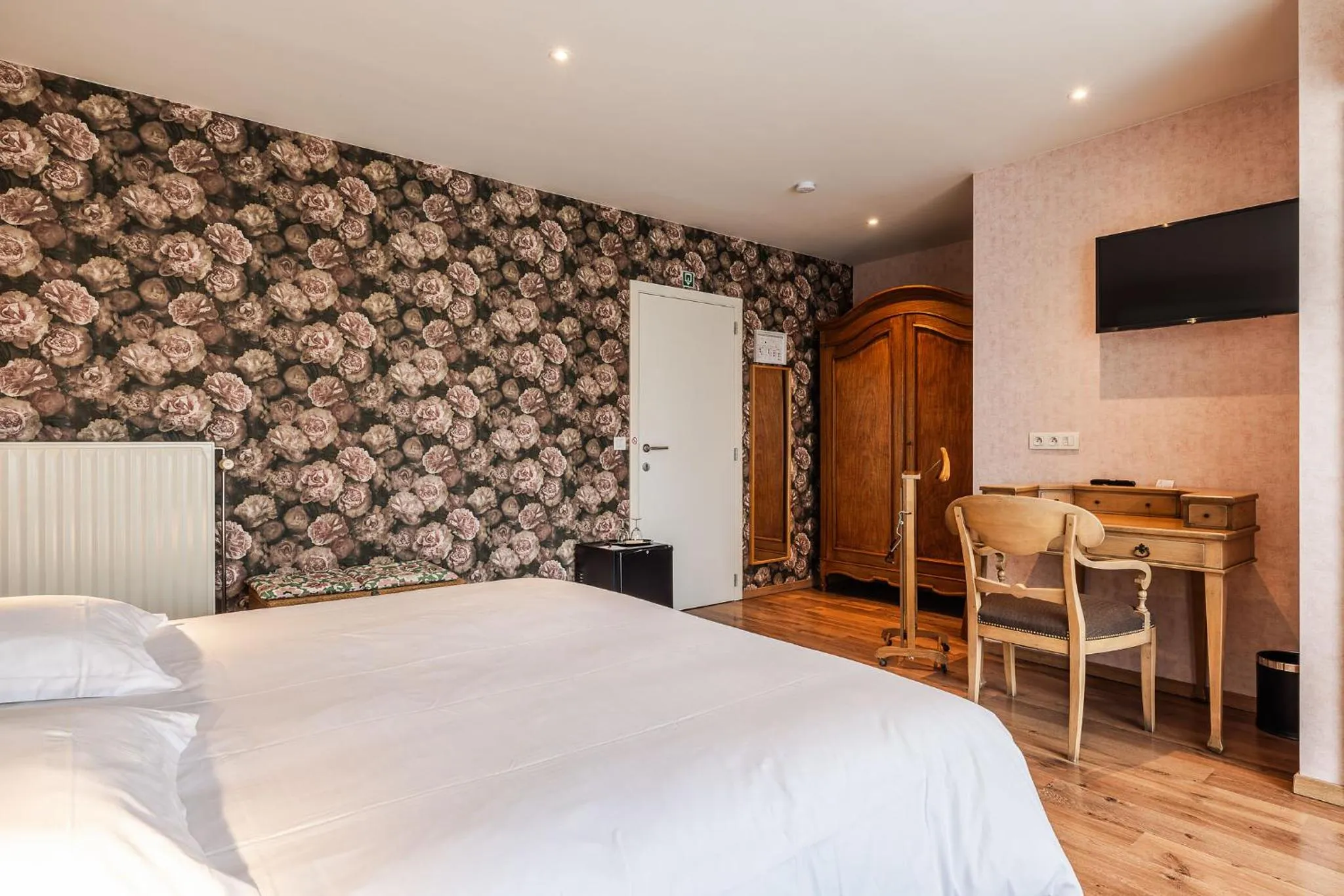 Photo of the whole room, Bed in Apollonia