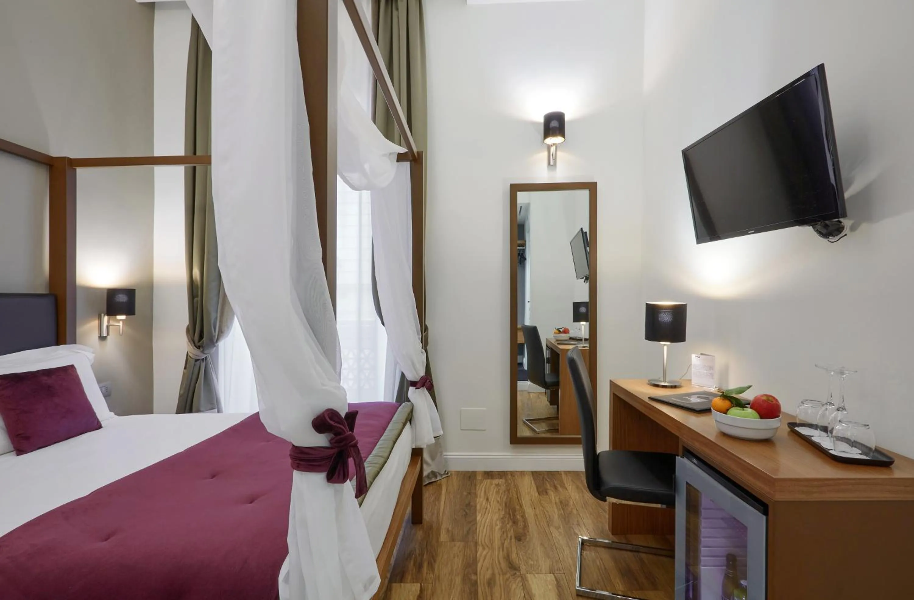 TV and multimedia, Bed in L'obelisque maison de luxe