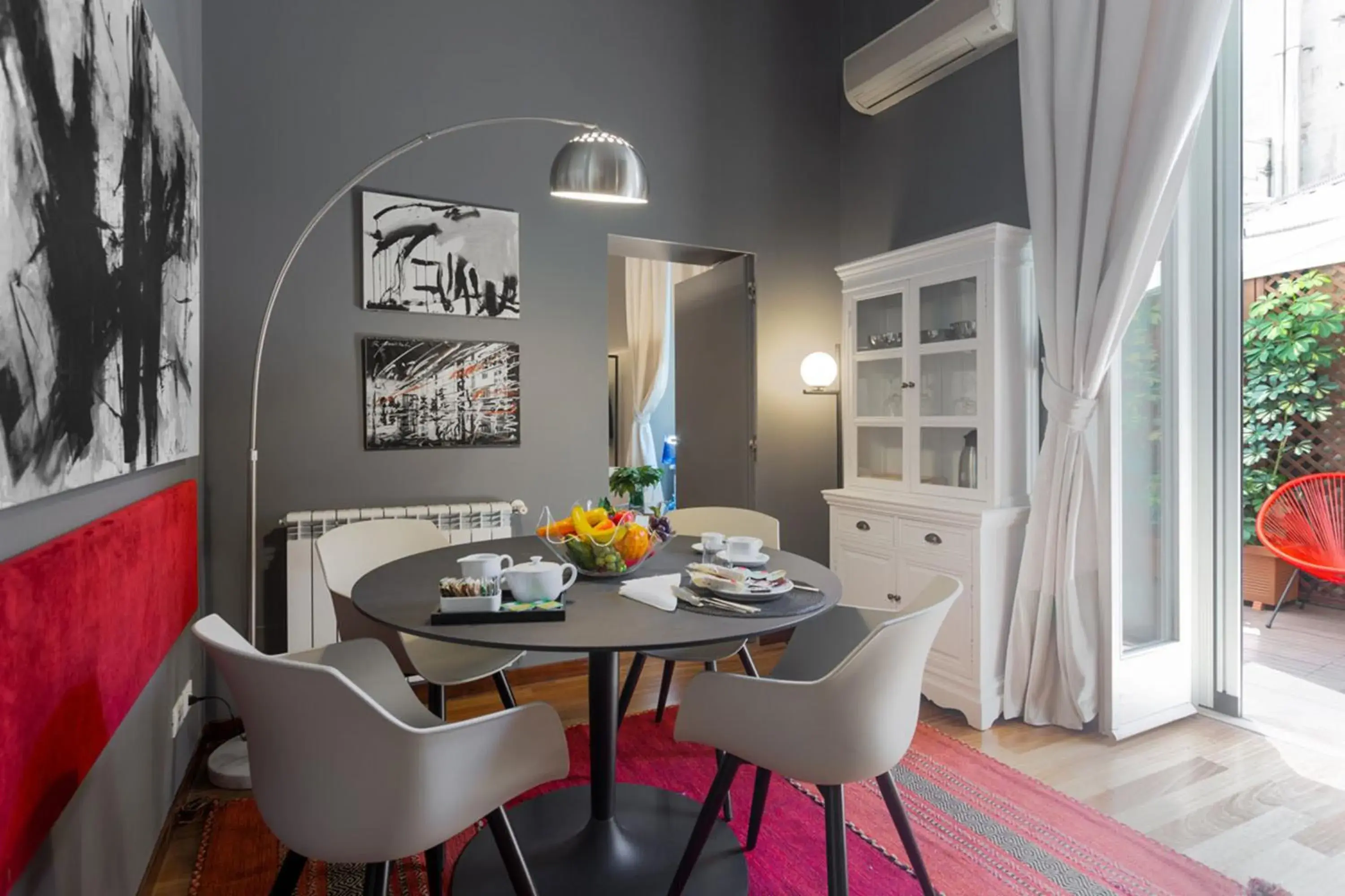 Dining area in L'obelisque maison de luxe Dining area in L'obelisque maison de luxe