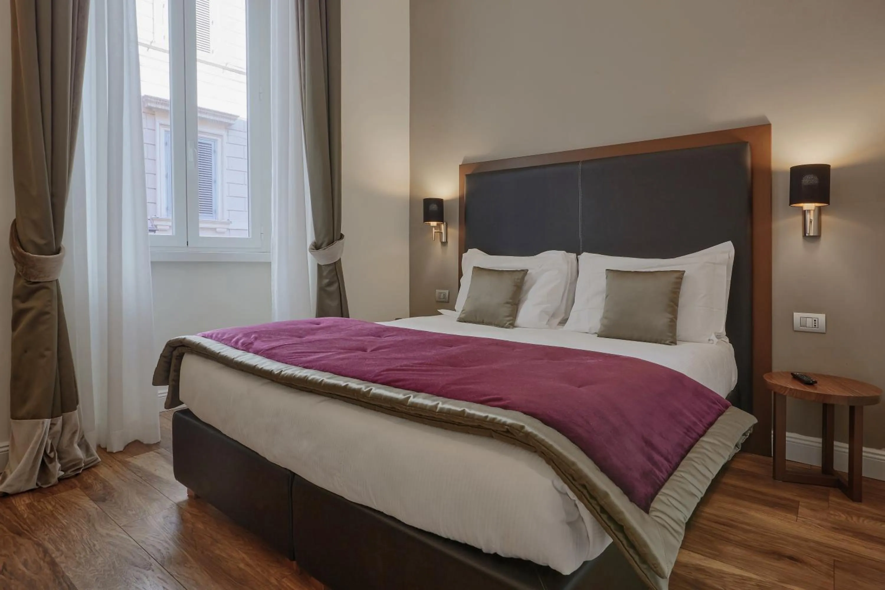 Photo of the whole room, Bed in L'obelisque maison de luxe