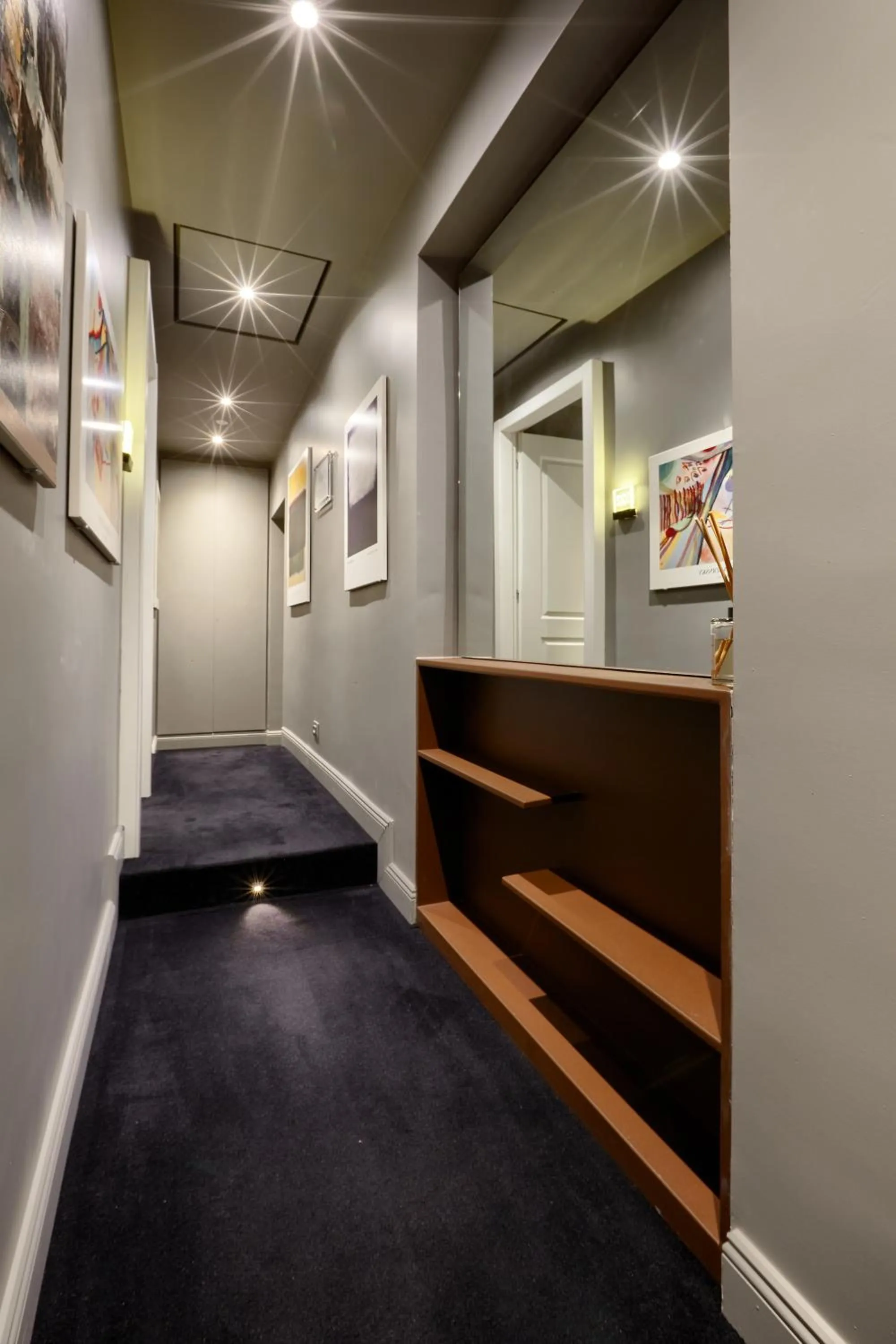 Decorative detail in L'obelisque maison de luxe