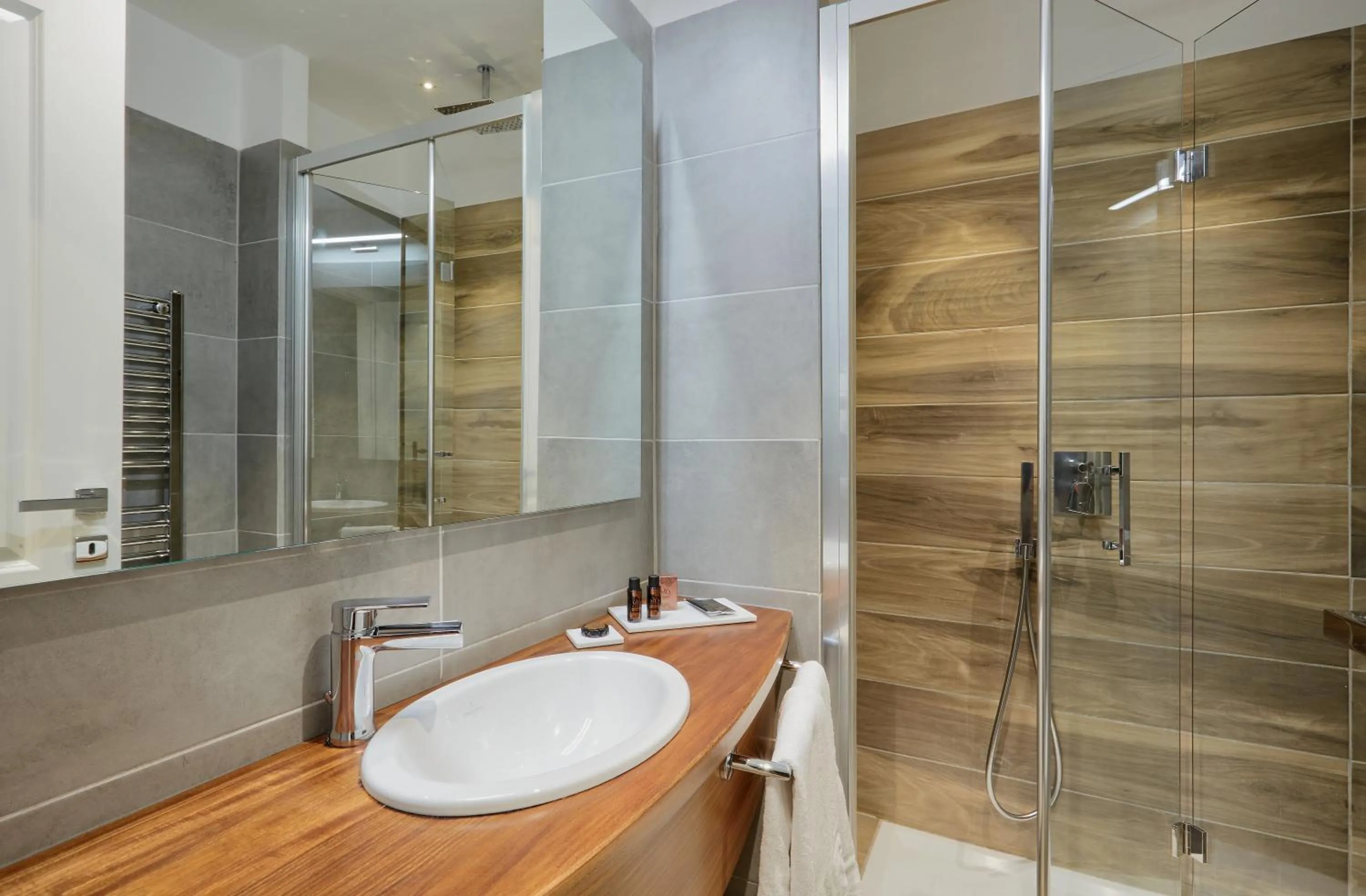 Bathroom in L'obelisque maison de luxe