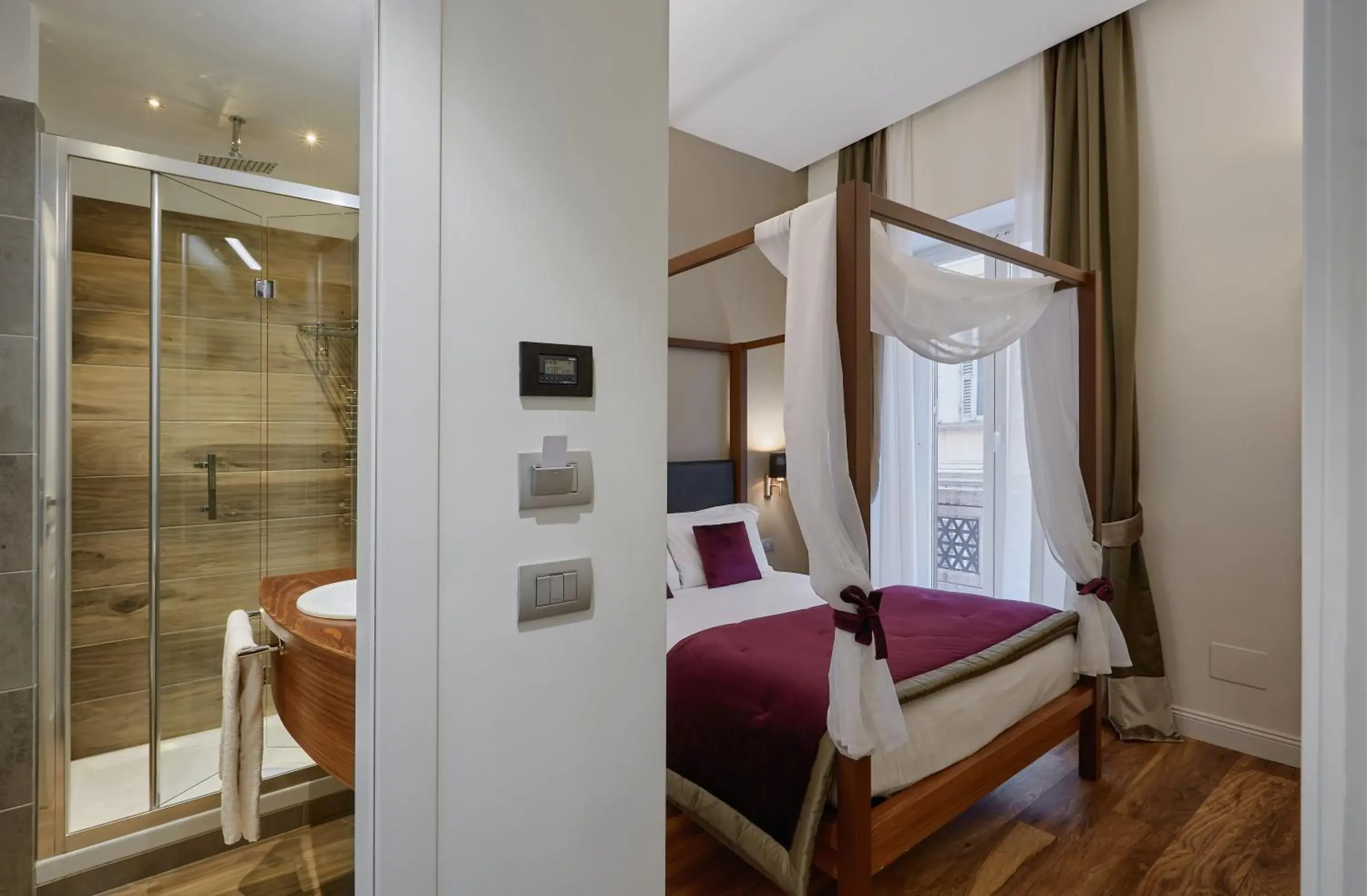 TV and multimedia, Bed in L'obelisque maison de luxe TV and multimedia, Bed in L'obelisque maison de luxe