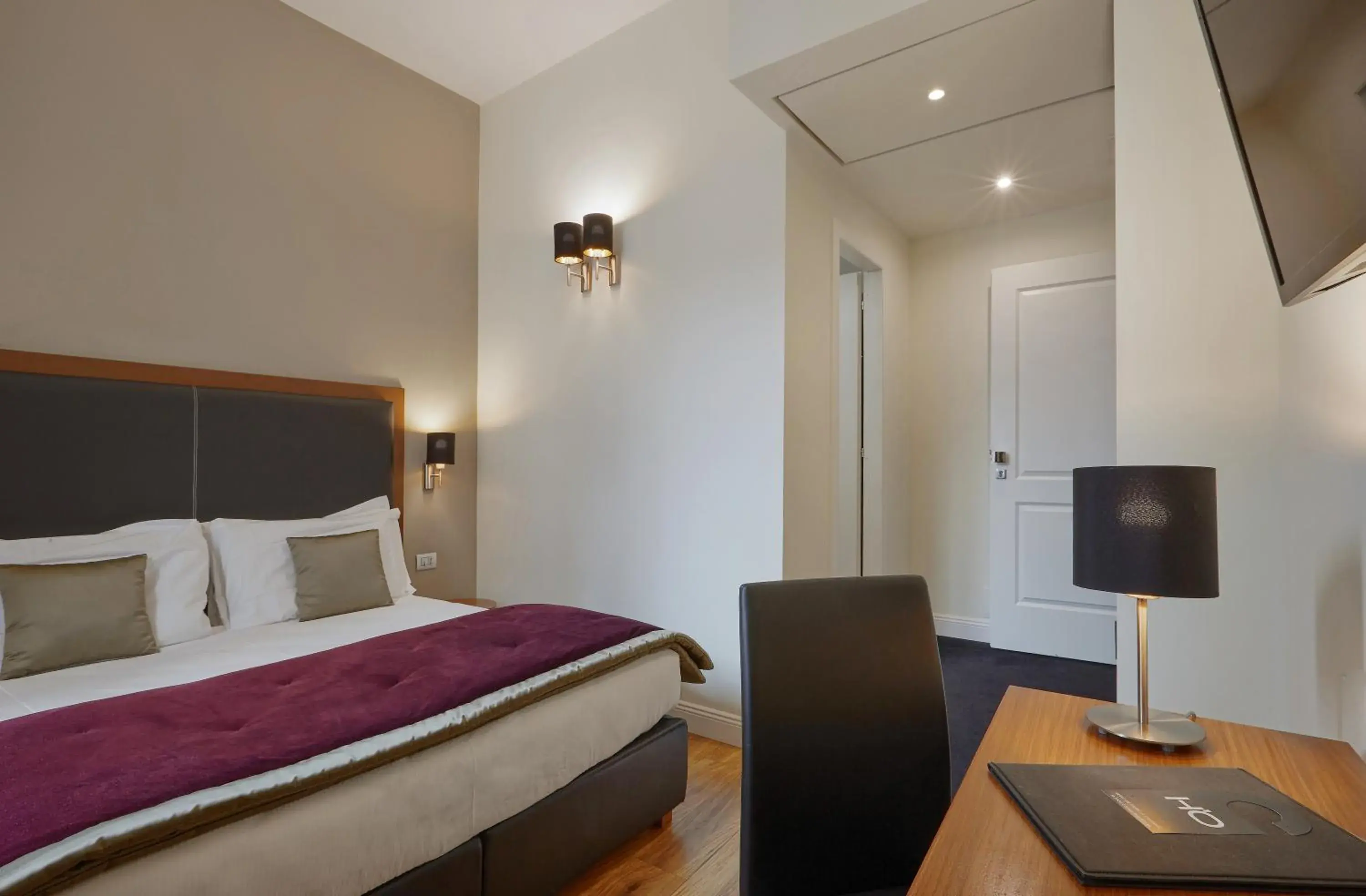 Superior Double or Twin Room - single occupancy in L'obelisque maison de luxe Superior Double or Twin Room - single occupancy in L'obelisque maison de luxe