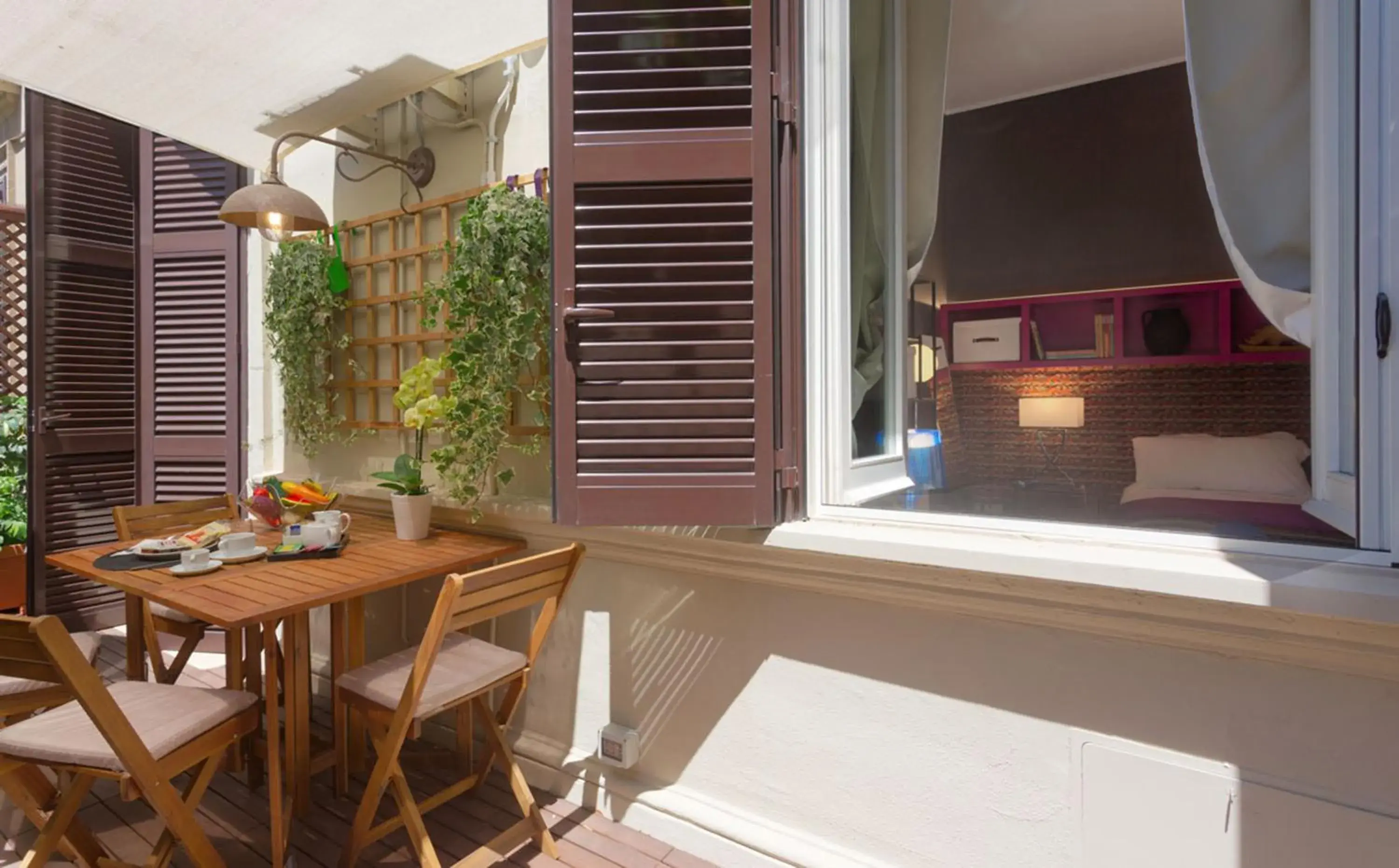 Inner courtyard view in L'obelisque maison de luxe Inner courtyard view in L'obelisque maison de luxe