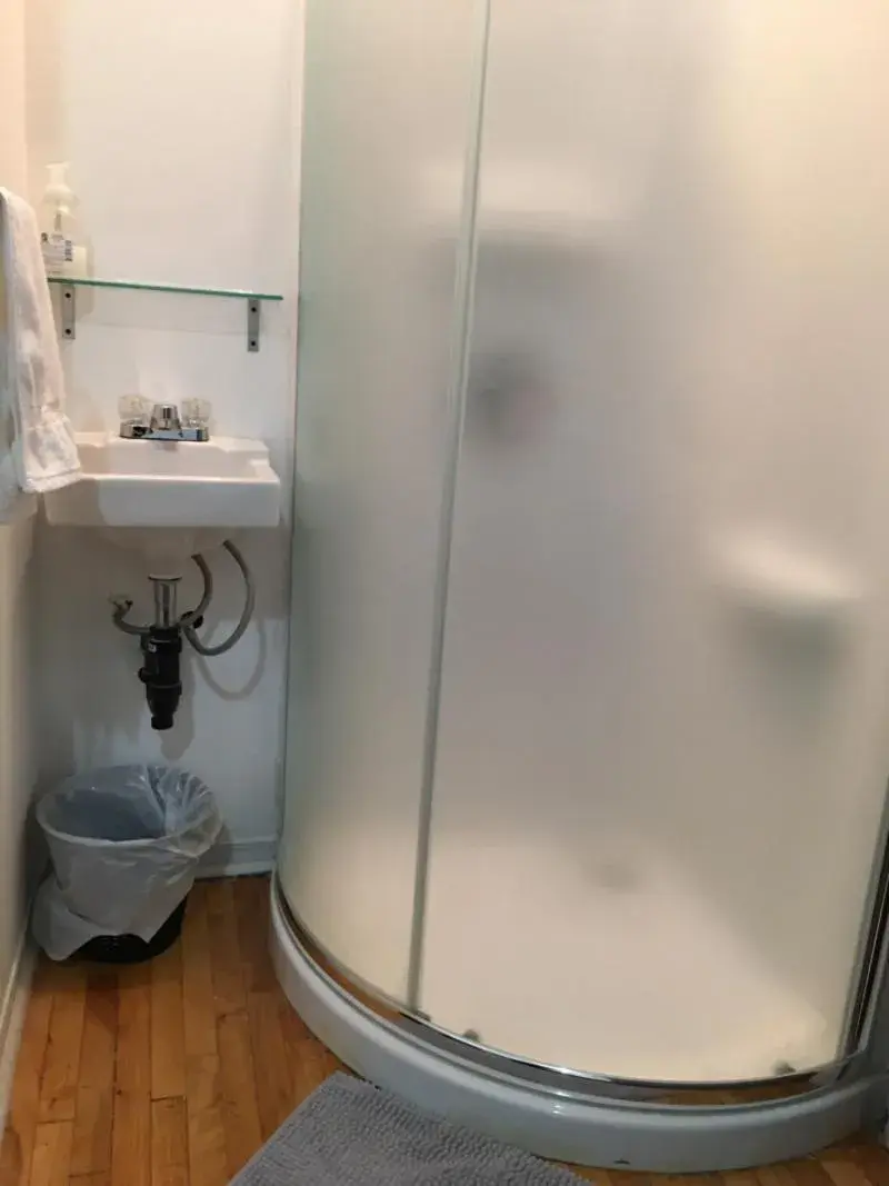 Double Room with Shared Bathroom in Hotel Mini Inc Double Room with Shared Bathroom in Hotel Mini Inc