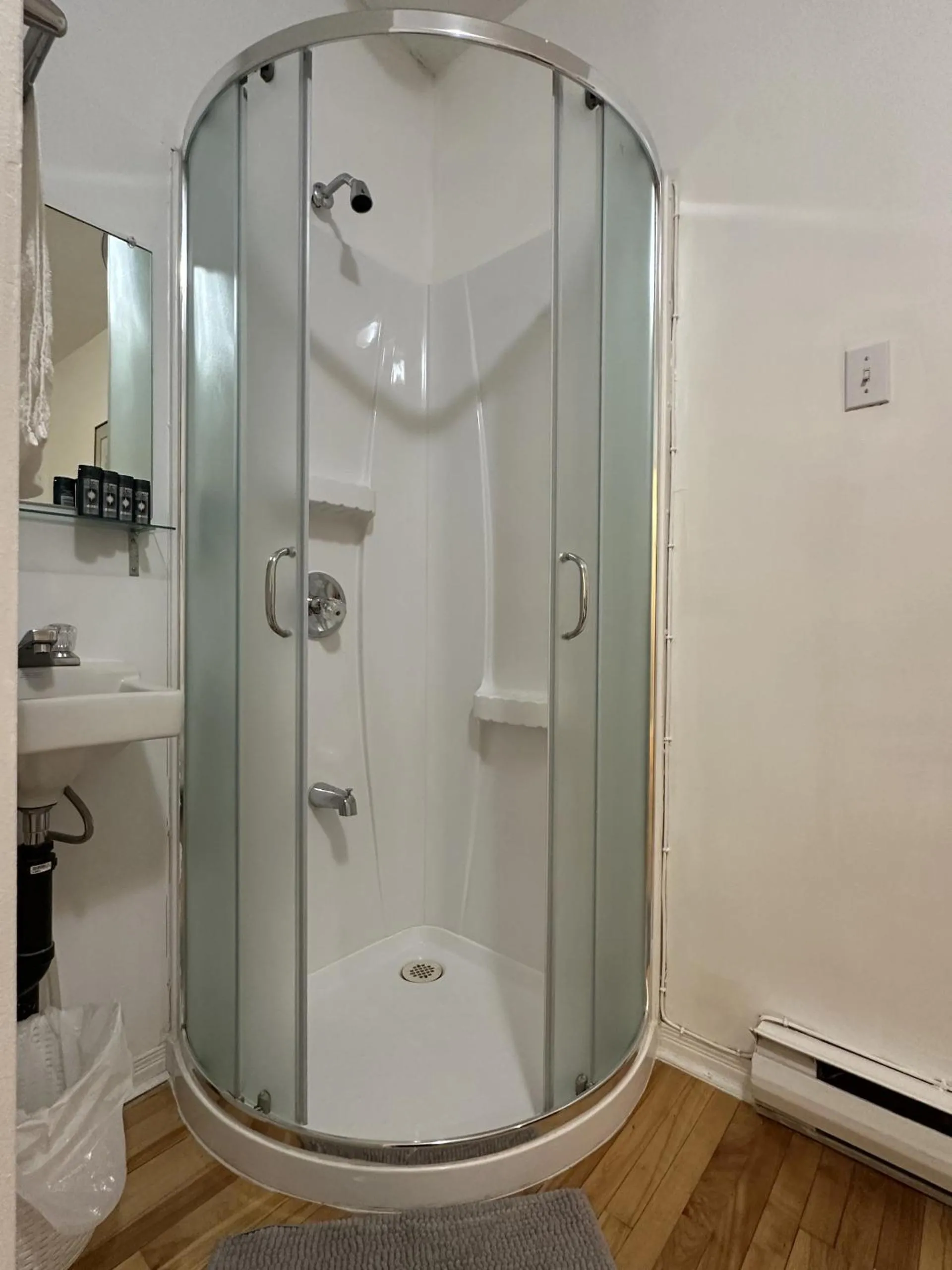 Hotel Mini Inc