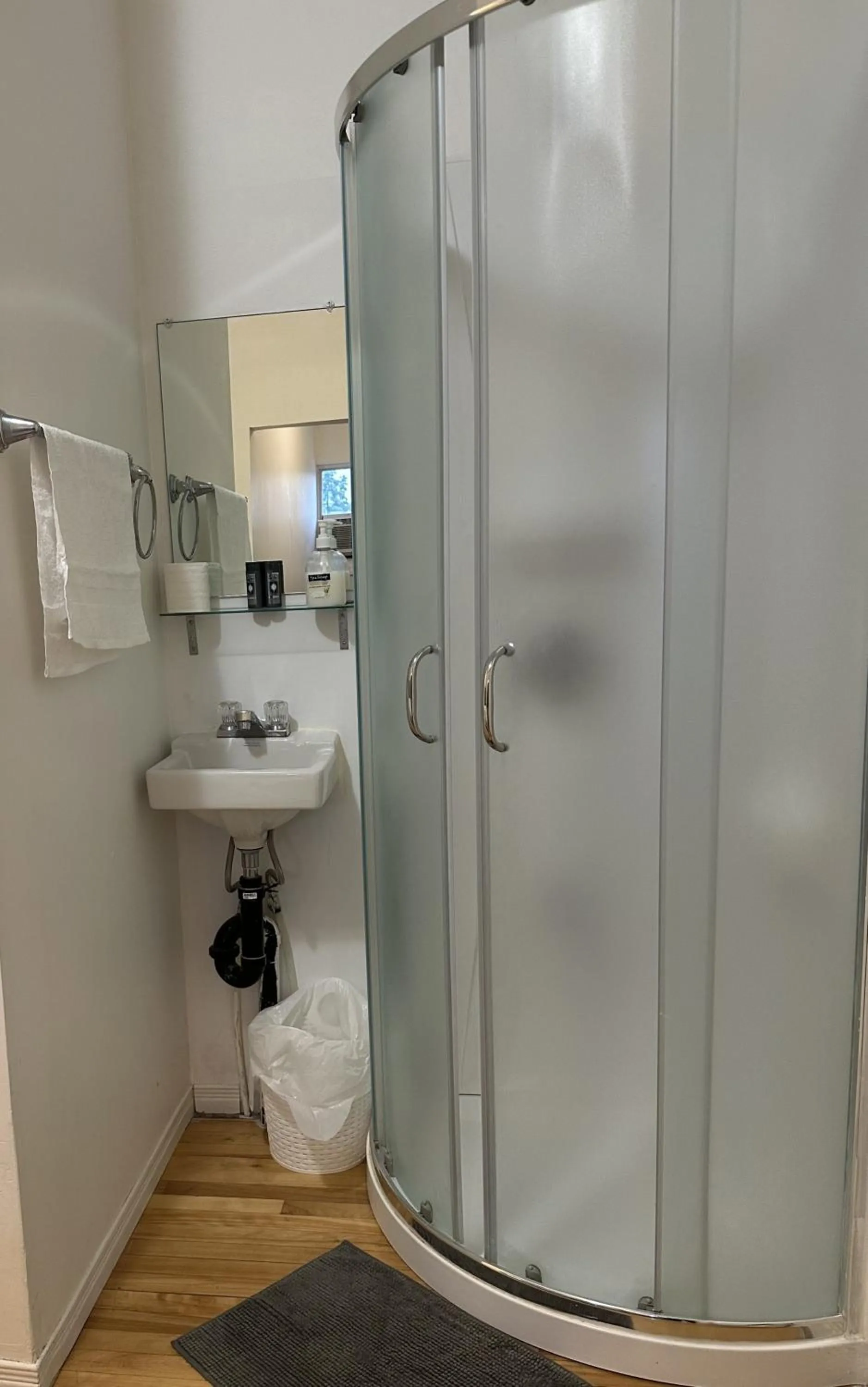 Hotel Mini Inc