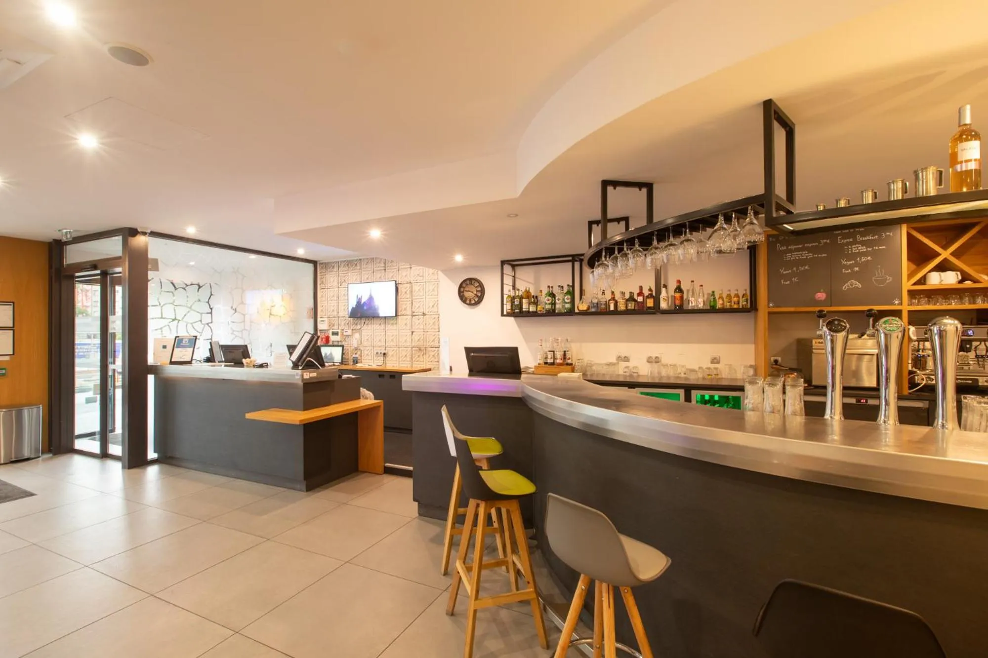 Lounge or bar in Campanile Metz Centre - Gare