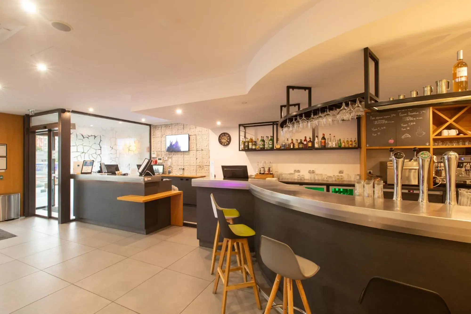 Lounge or bar in Campanile Metz Centre - Gare Lounge or bar in Campanile Metz Centre - Gare