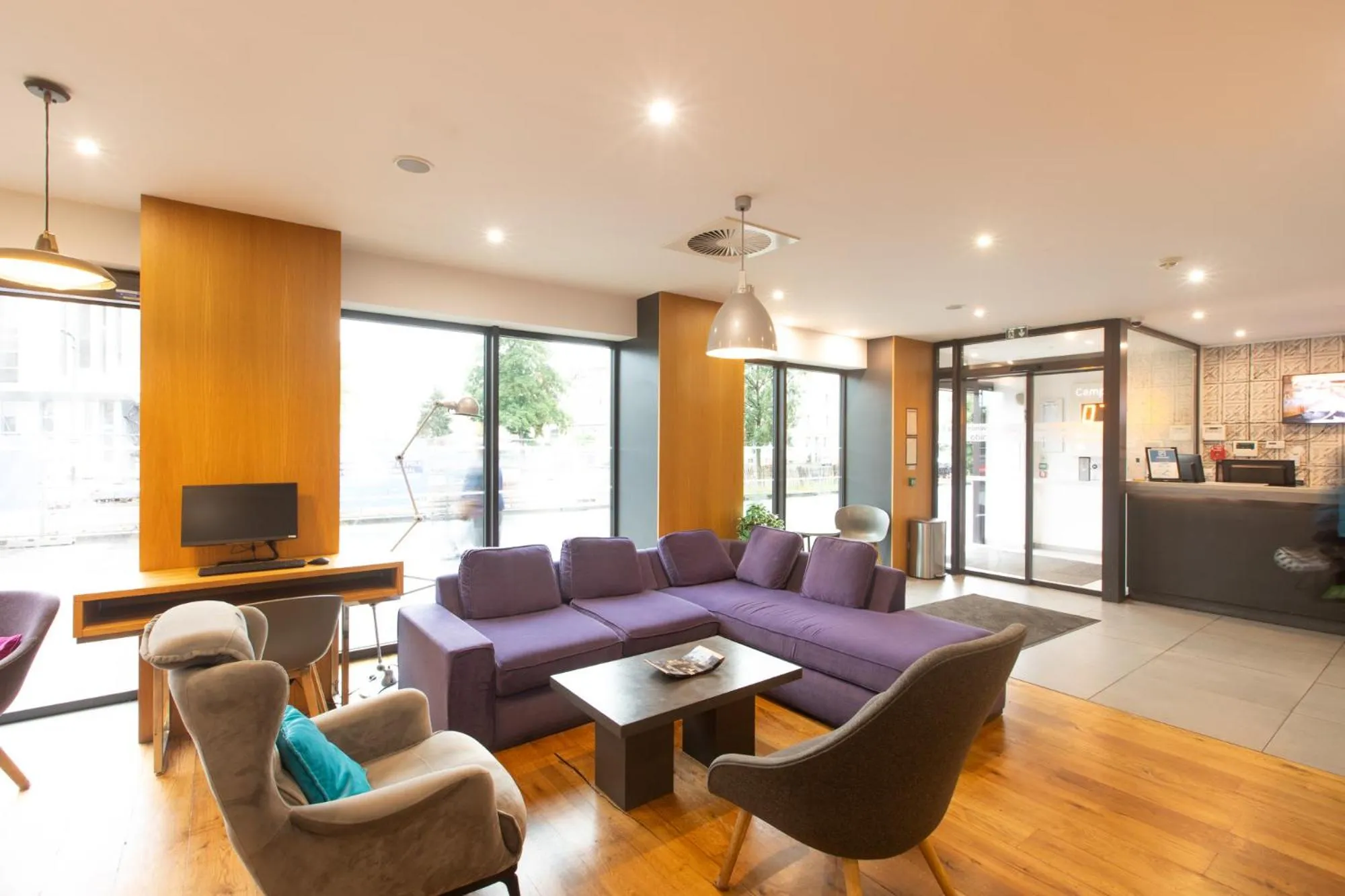 Communal lounge/ TV room in Campanile PRIME - Metz Centre Gare