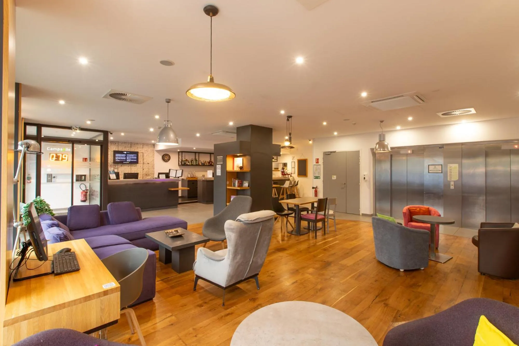 Communal lounge/ TV room in Campanile PRIME - Metz Centre Gare