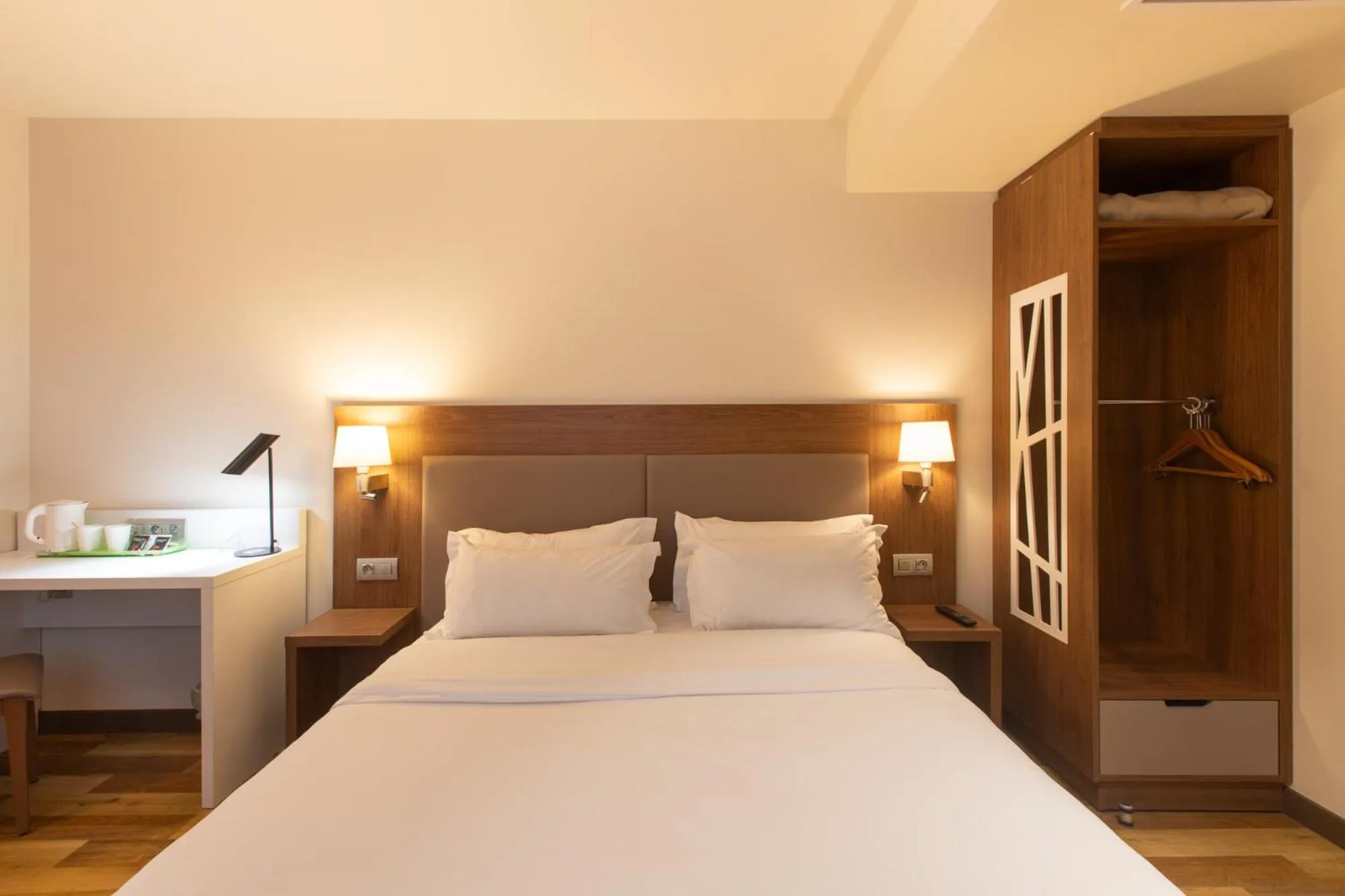 Bedroom, Bed in Campanile PRIME - Metz Centre Gare