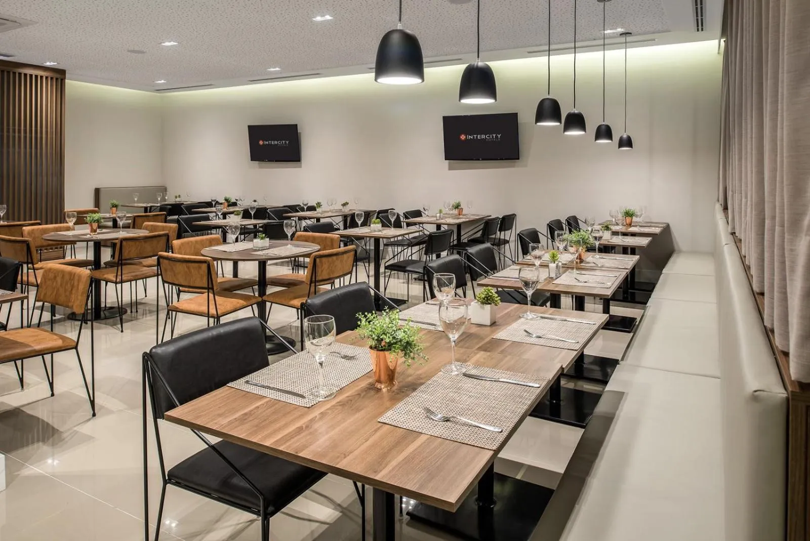 Restaurant/places to eat in Intercity Pátio Pinda Hotel & Resort