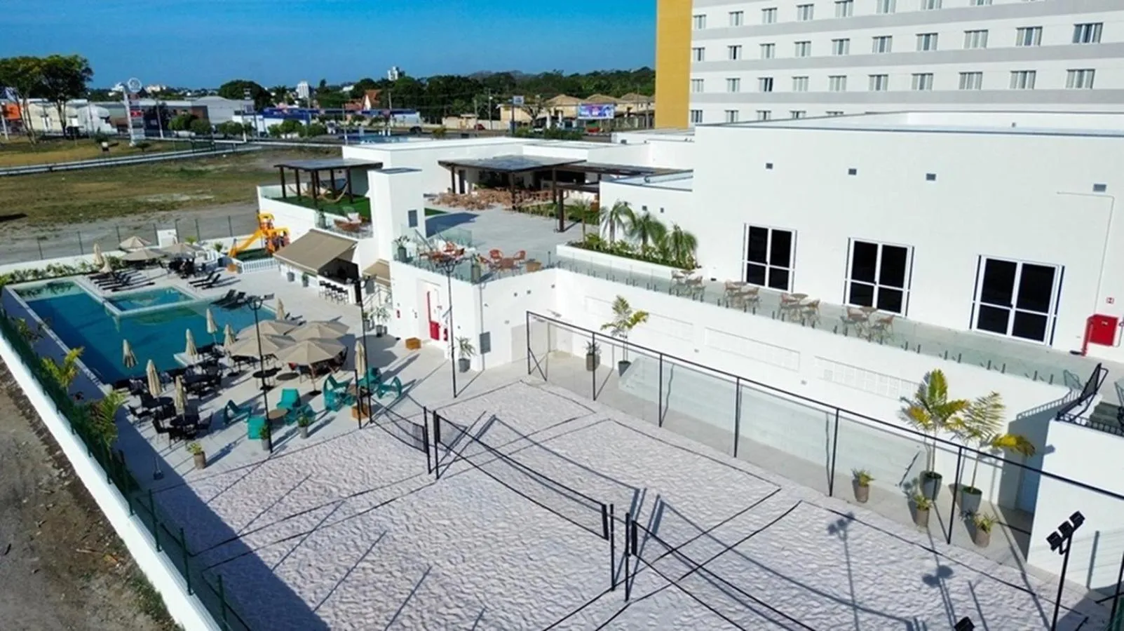Pool view in Intercity Pátio Pinda Hotel & Resort