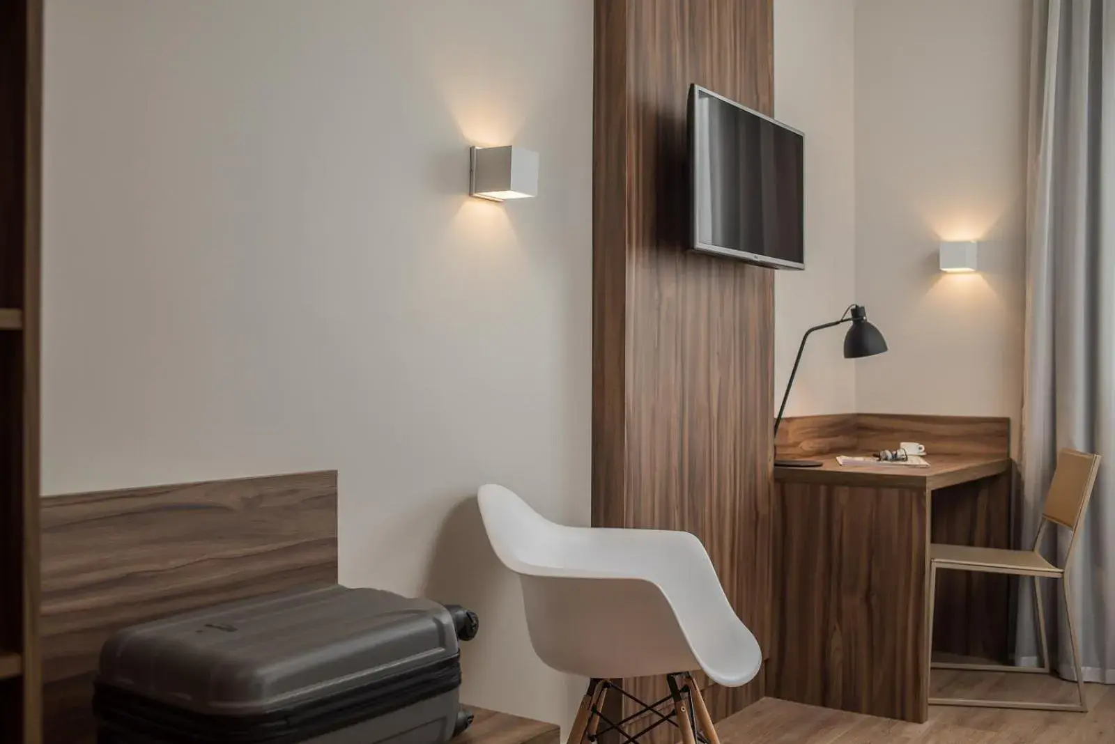 Standard PwD Disability Access Triple - 1 Double Bed and 1 Single Bed in Intercity Pátio Pinda Hotel & Resort Standard PwD Disability Access Triple - 1 Double Bed and 1 Single Bed in Intercity Pátio Pinda Hotel & Resort