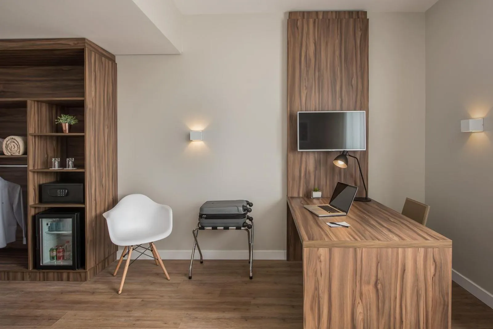 TV and multimedia in Intercity Pátio Pinda Hotel & Resort