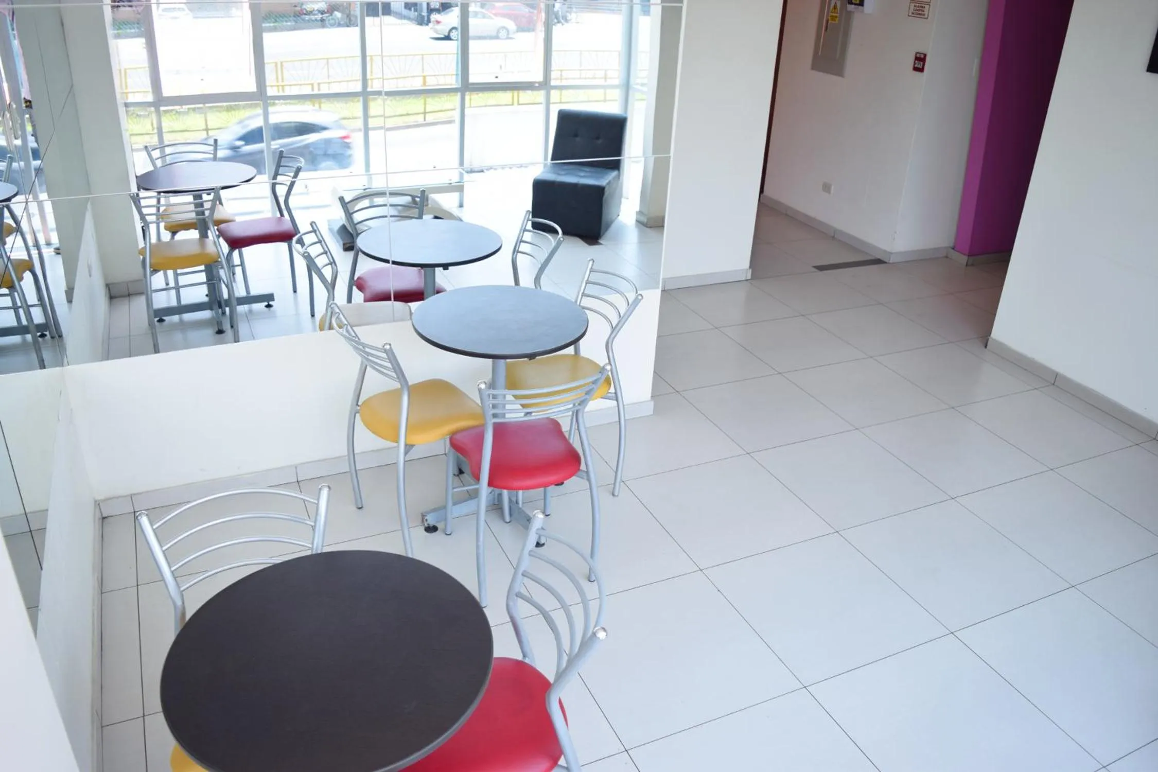 Restaurant/places to eat in Hotel Colors Canada