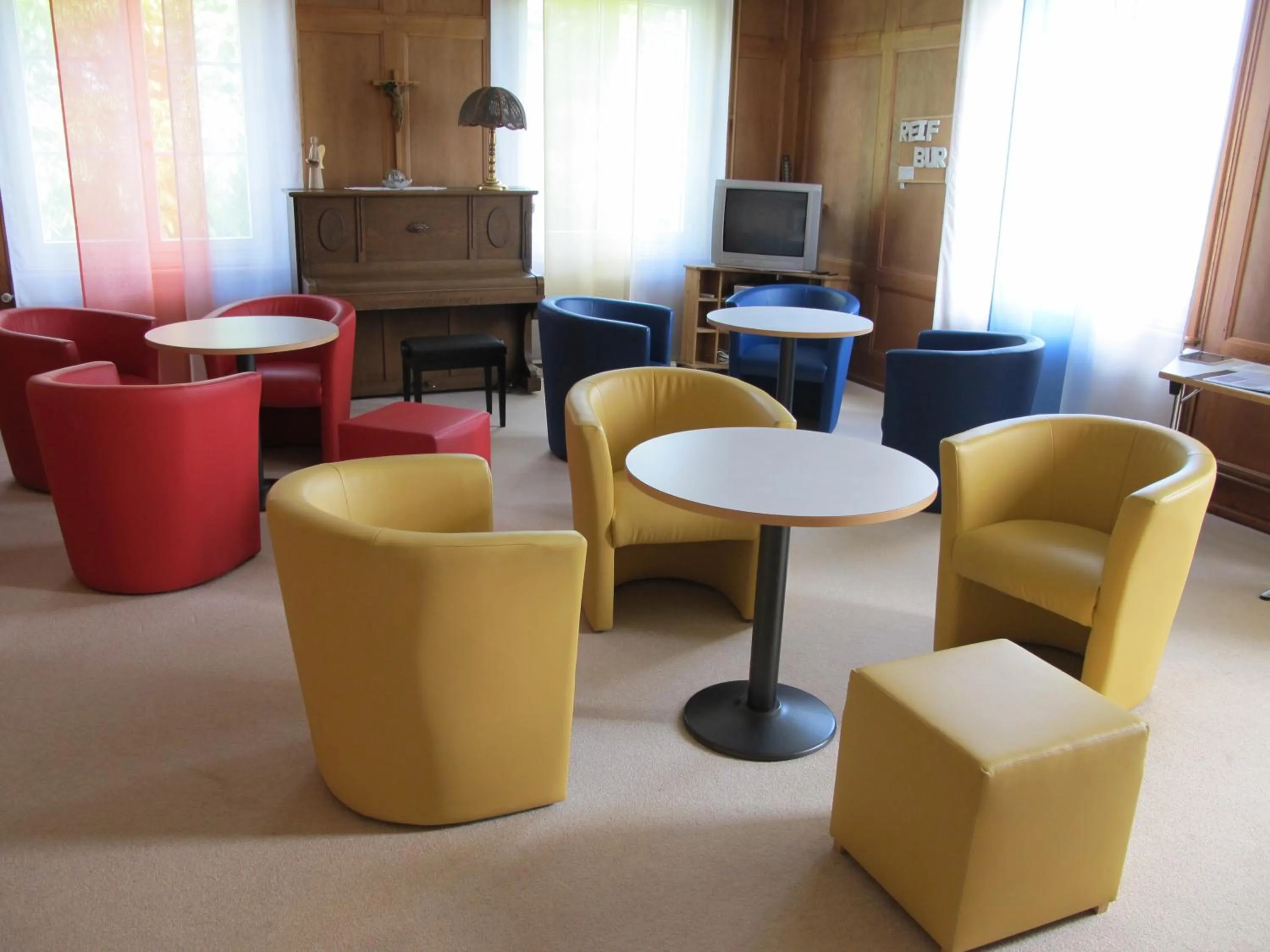 Communal lounge/ TV room in Burgbühl