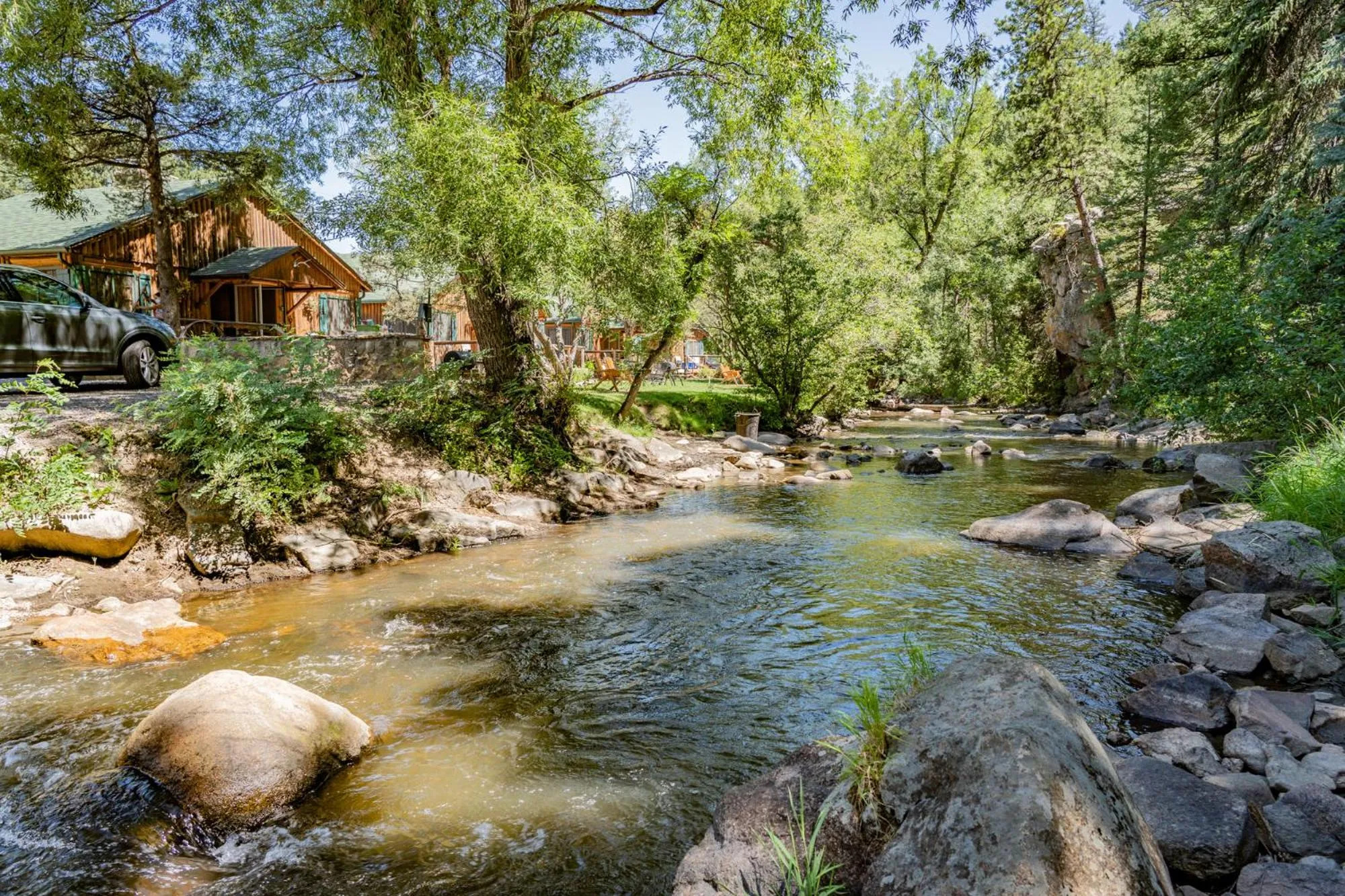 Property building in Colorado Bear Creek Cabins