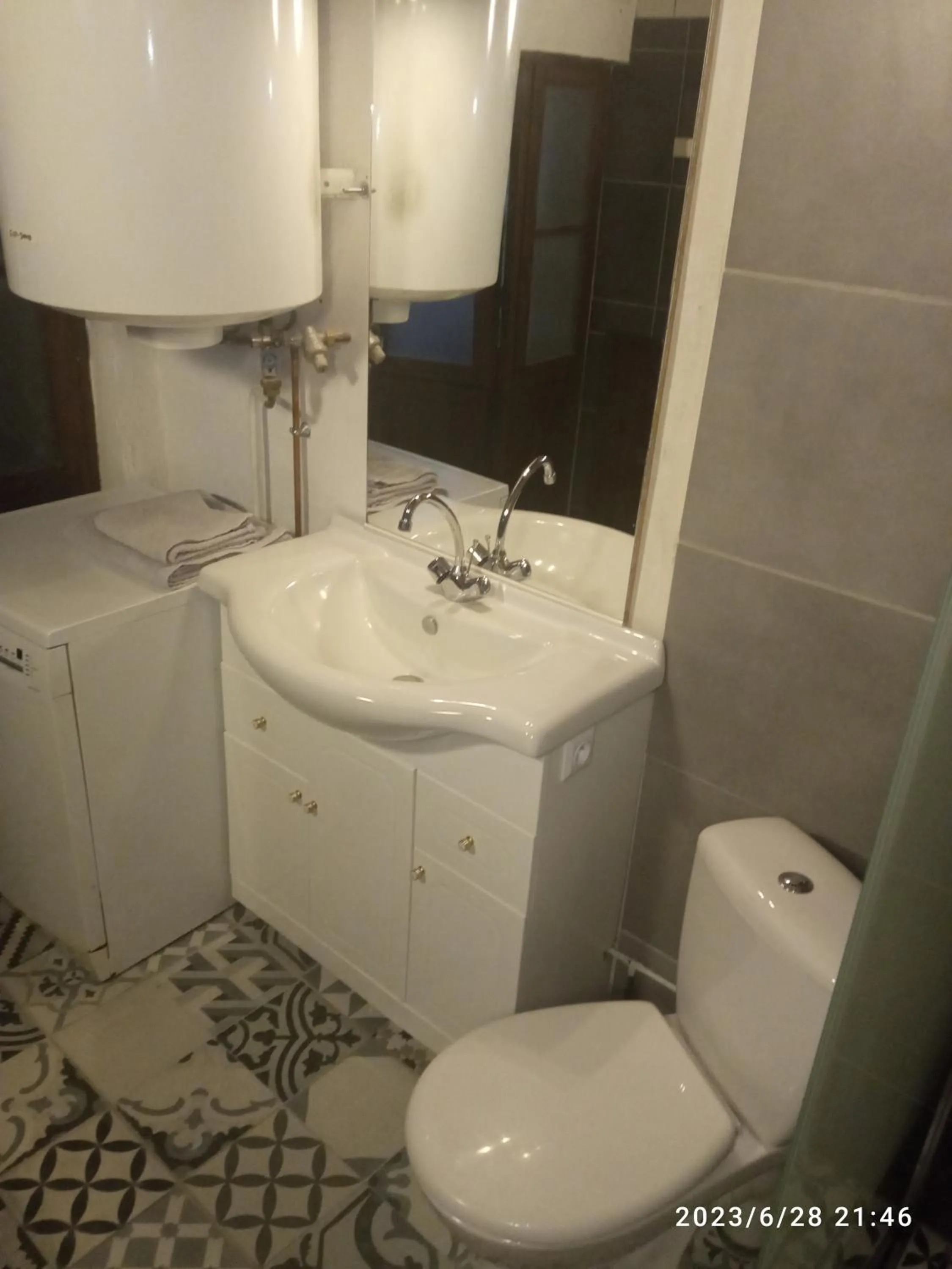 Toilet in Dependance du Moulin Galuzot