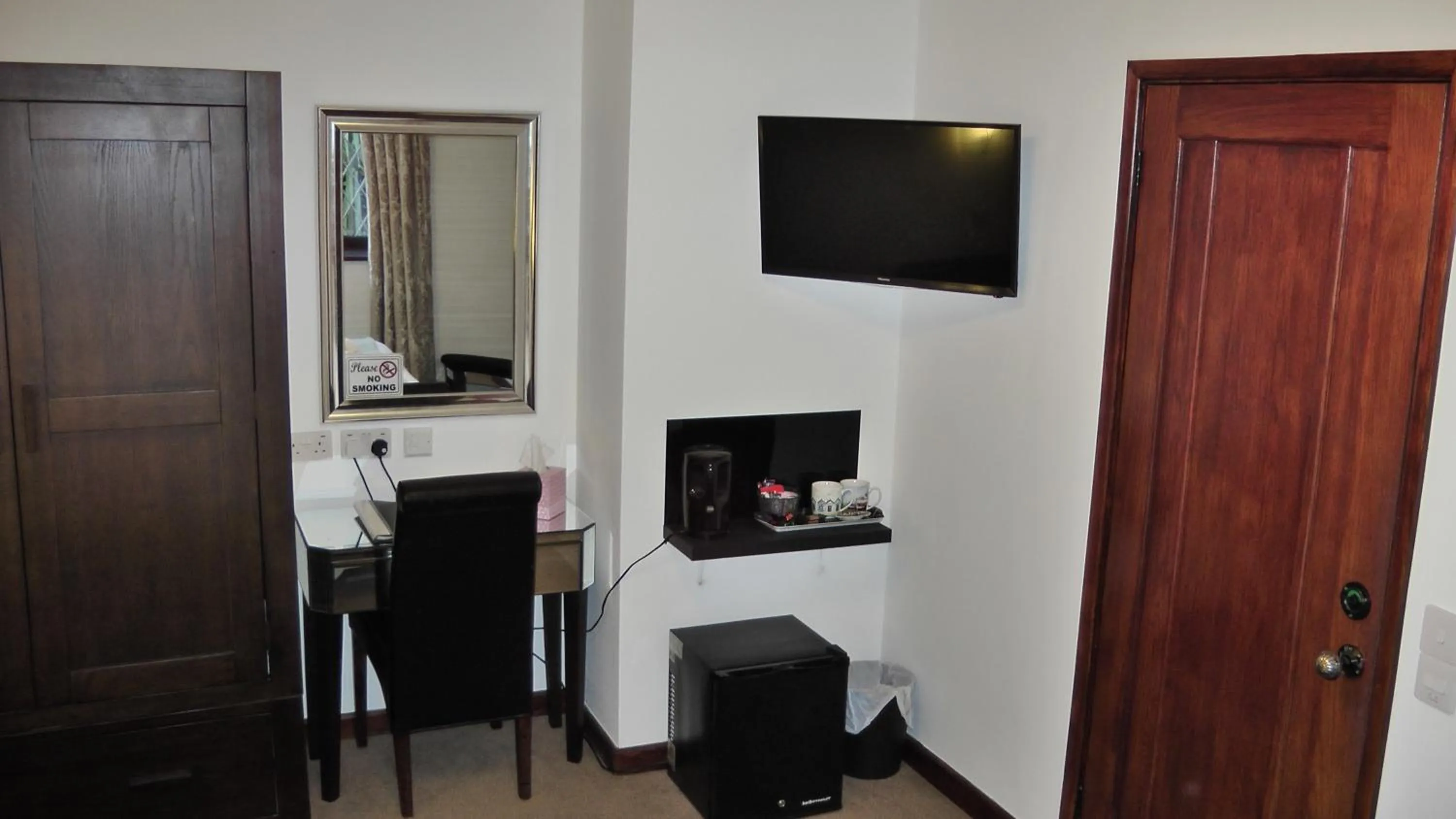 Coffee/tea facilities in Bay Lodge