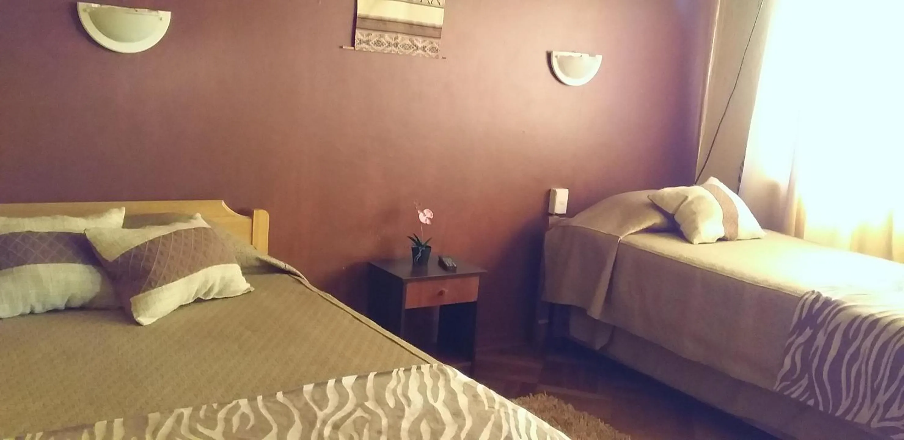 Quadruple Room with Private Bathroom in Hostal Tunquelen