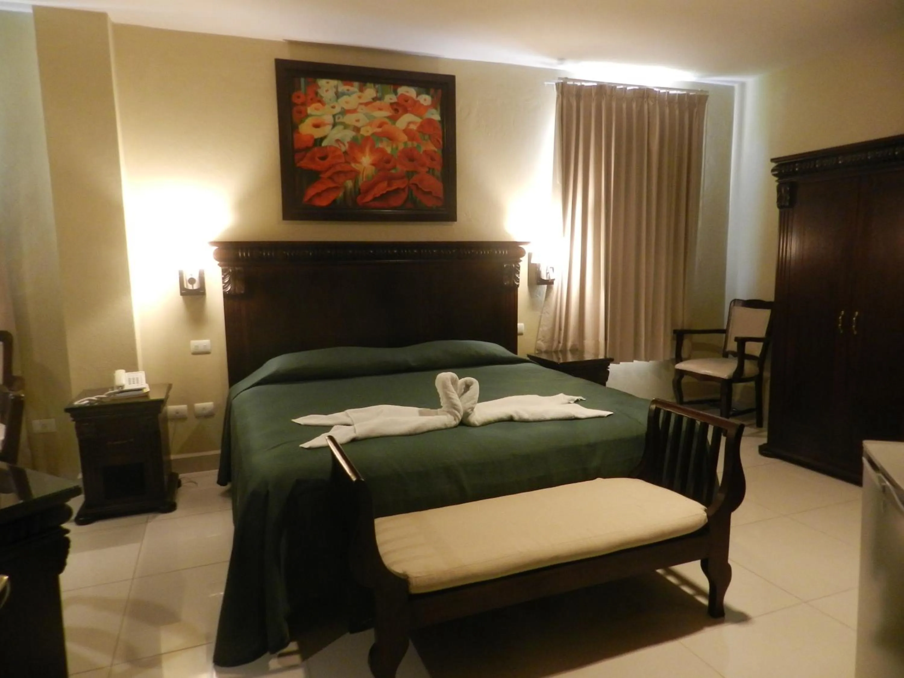 Photo of the whole room, Bed in Hotel San Francisco