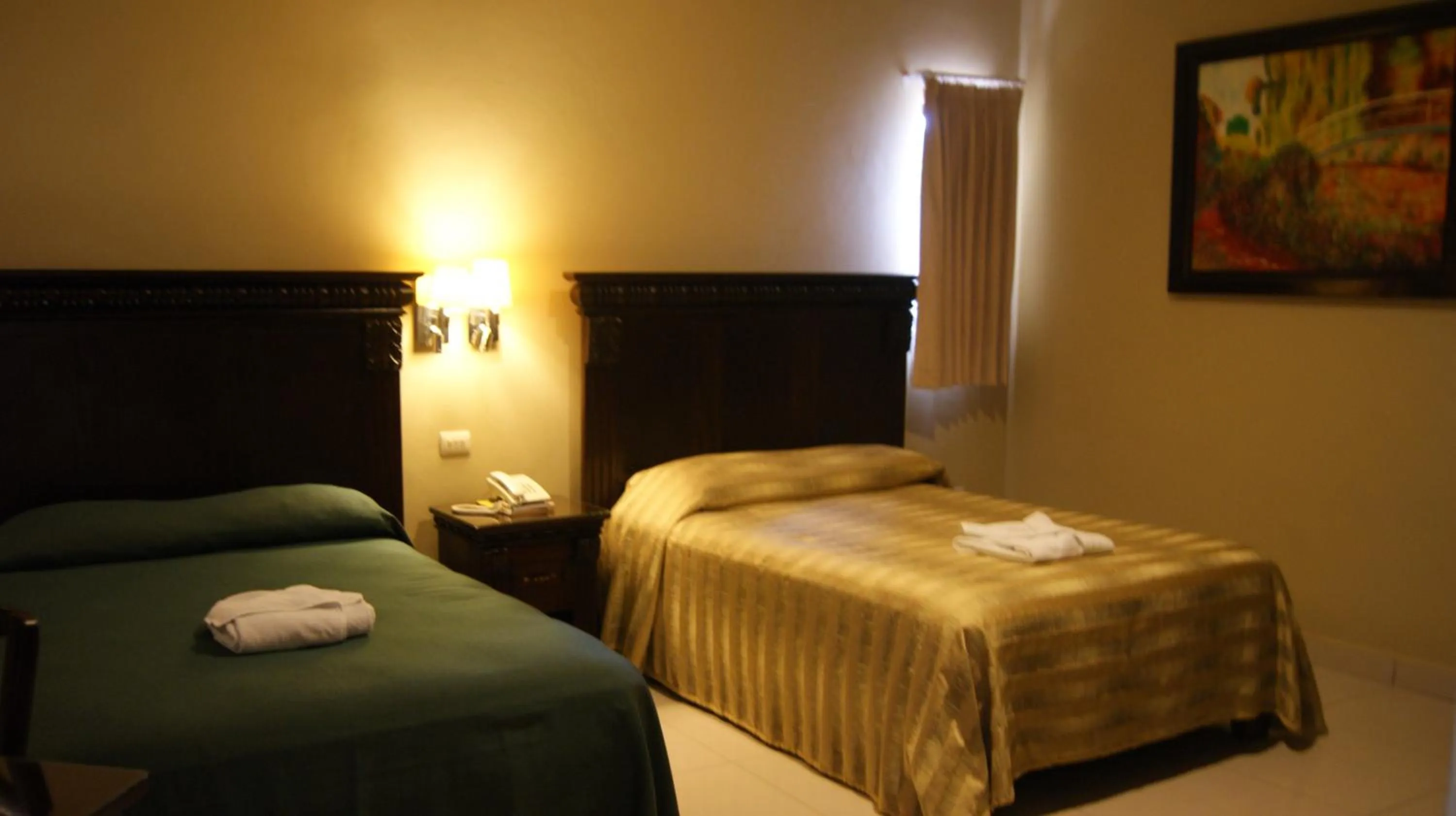 Photo of the whole room, Bed in Hotel San Francisco