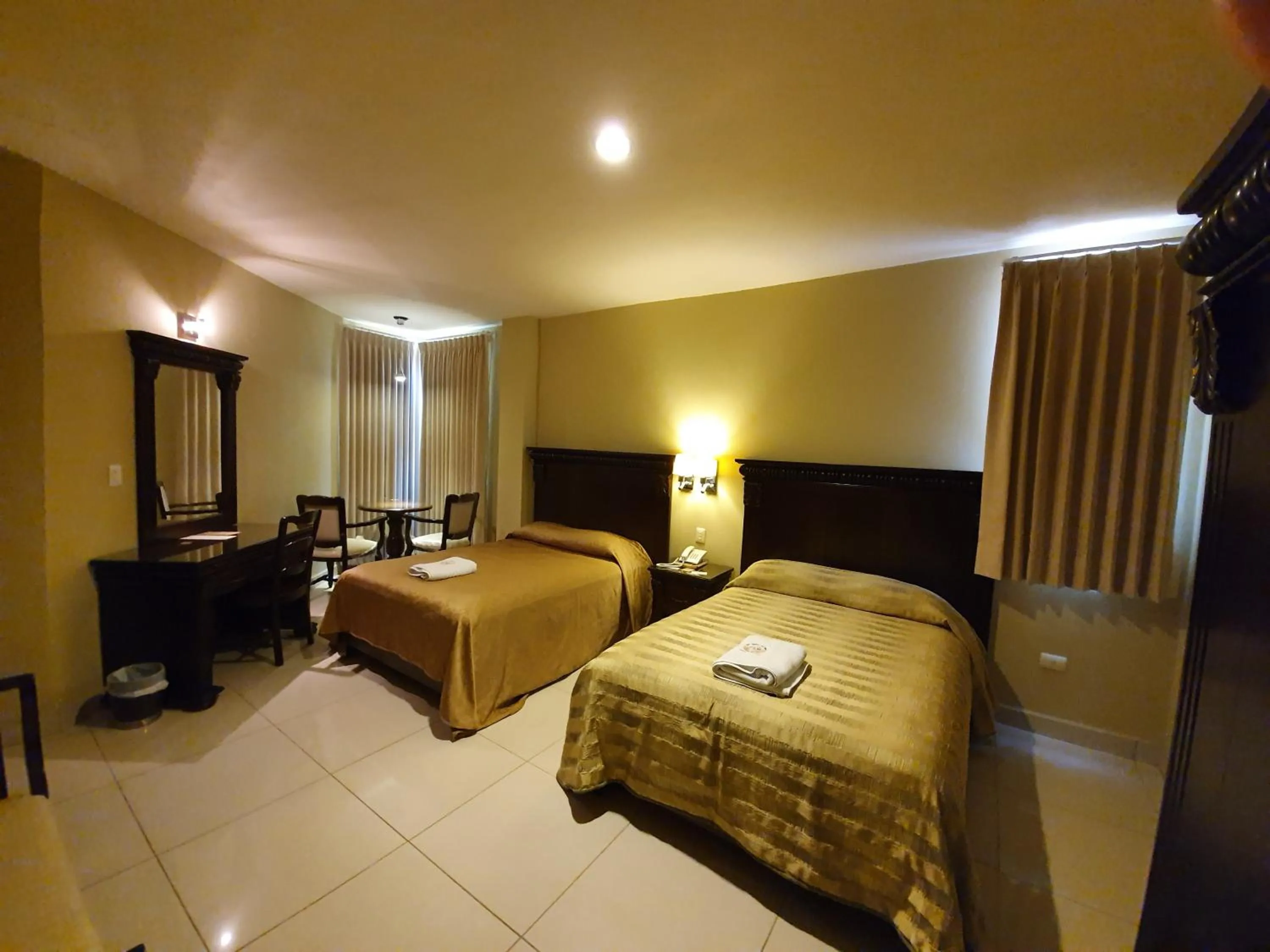 Photo of the whole room, Bed in Hotel San Francisco