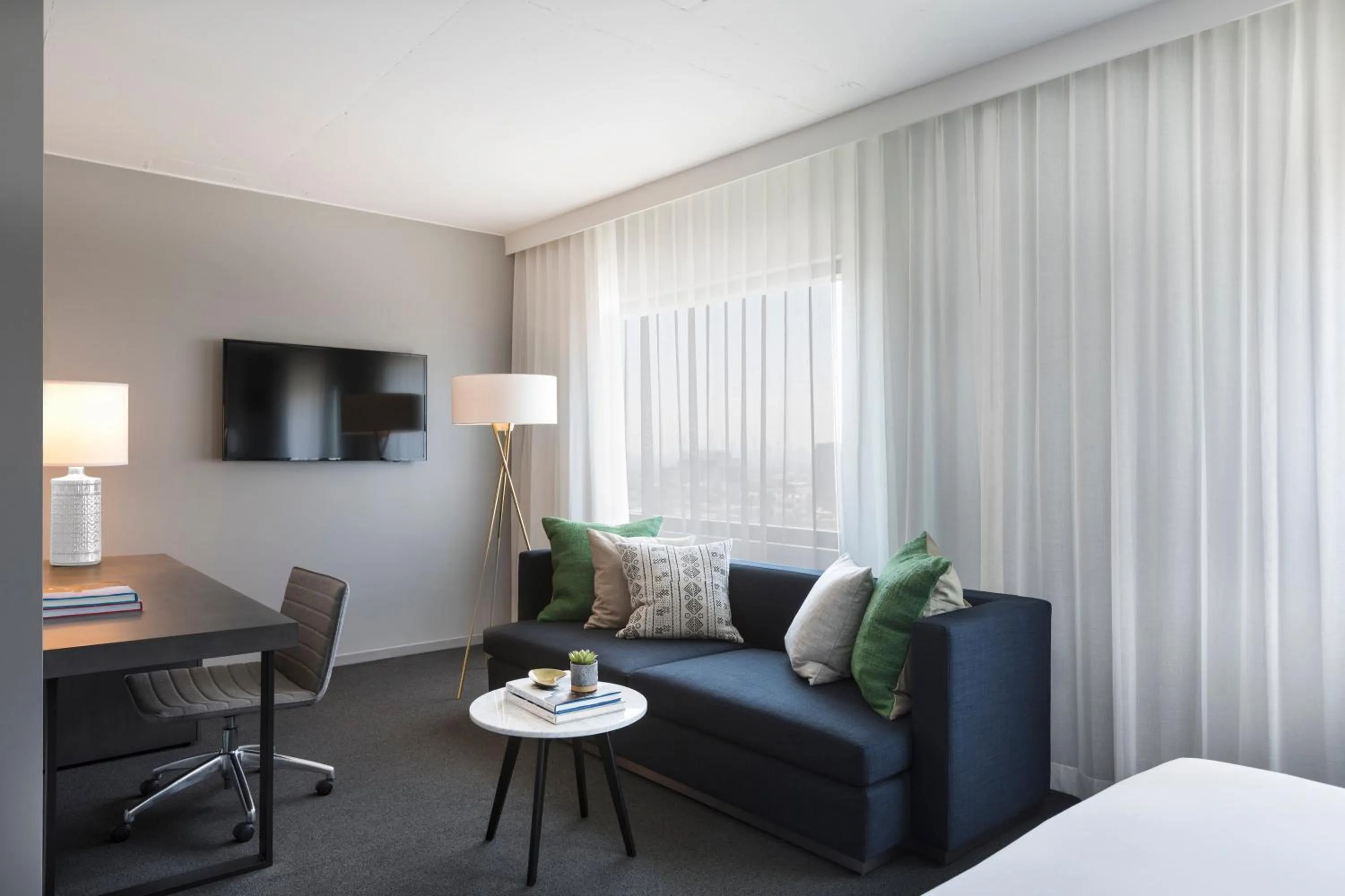 Photo of the whole room, Bed in Kimpton Everly Hotel Hollywood by IHG