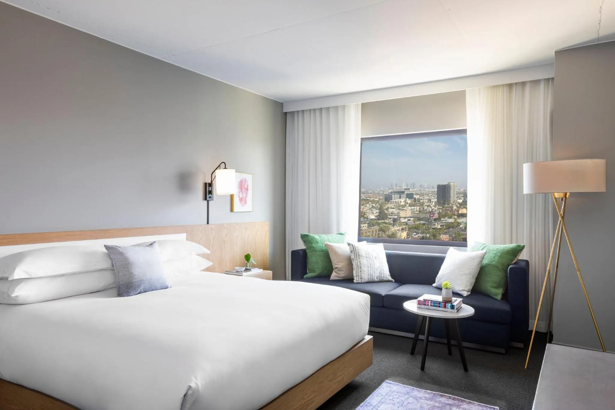 Photo of the whole room, Bed in Kimpton Everly Hotel Hollywood by IHG