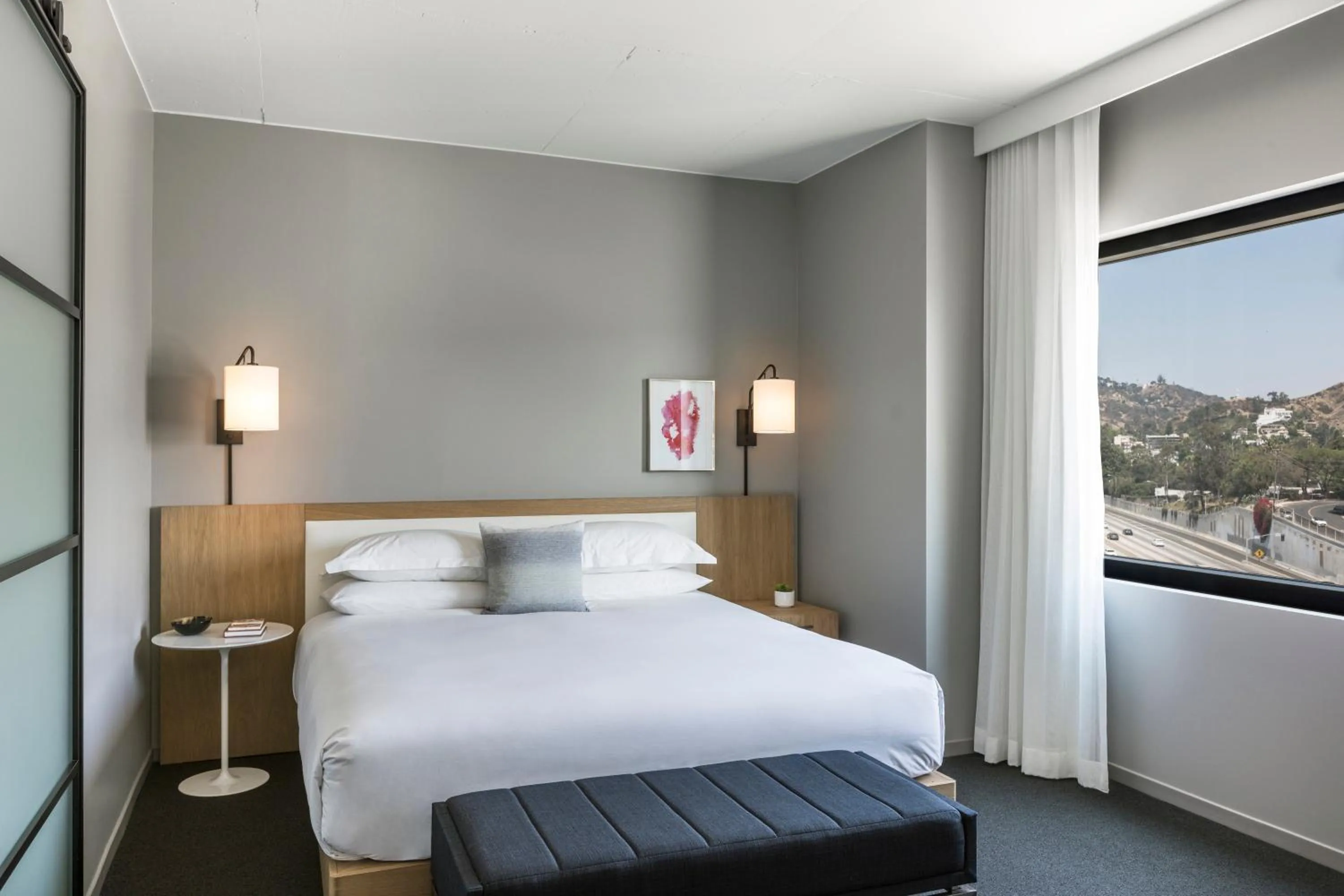 Photo of the whole room, Bed in Kimpton Everly Hotel Hollywood by IHG