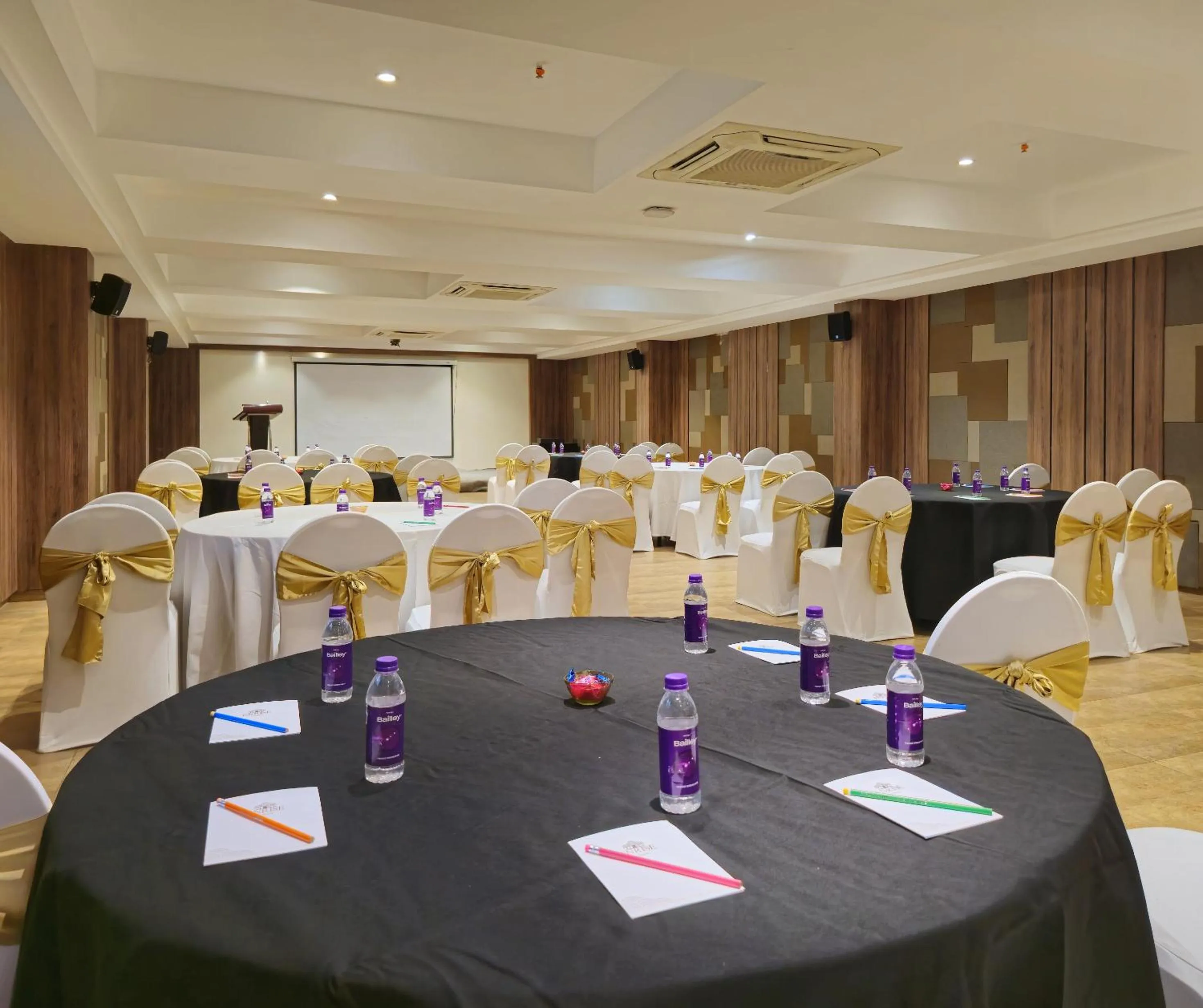 Banquet/Function facilities in Enrise By Sayaji Ahmednagar