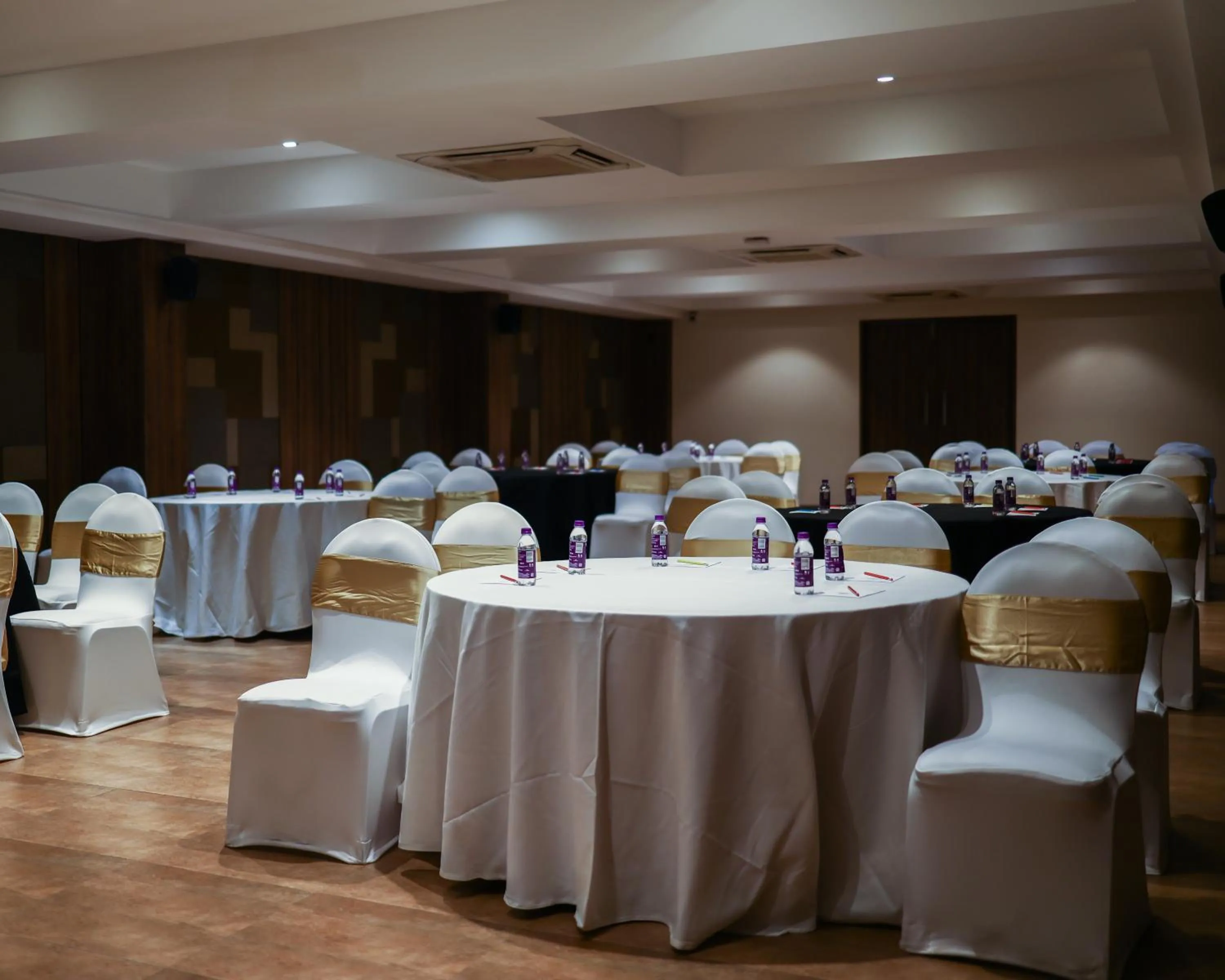 Banquet/Function facilities in Enrise By Sayaji Ahmednagar