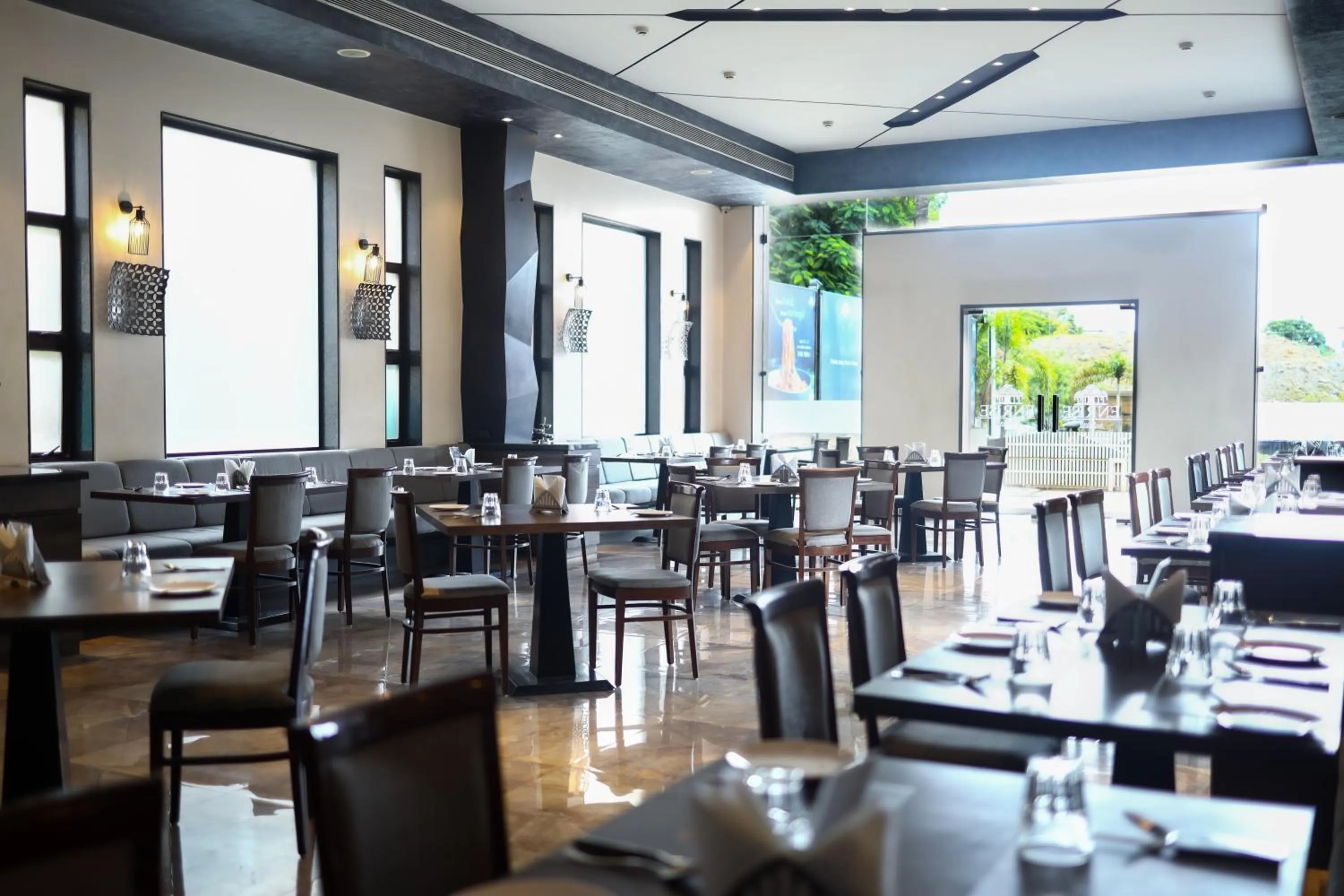 Restaurant/places to eat in Enrise By Sayaji Ahmednagar