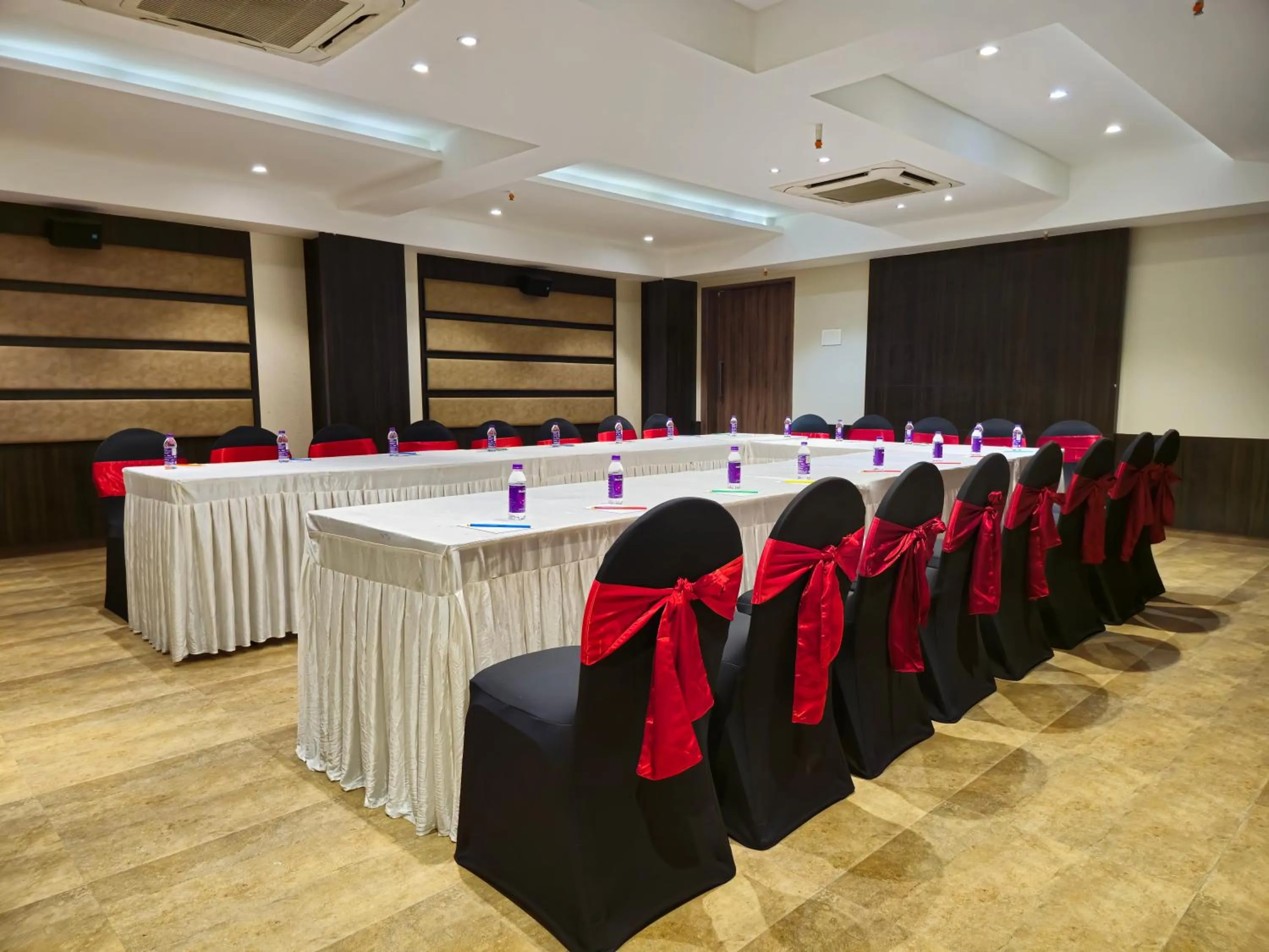 Banquet/Function facilities in Enrise By Sayaji Ahmednagar