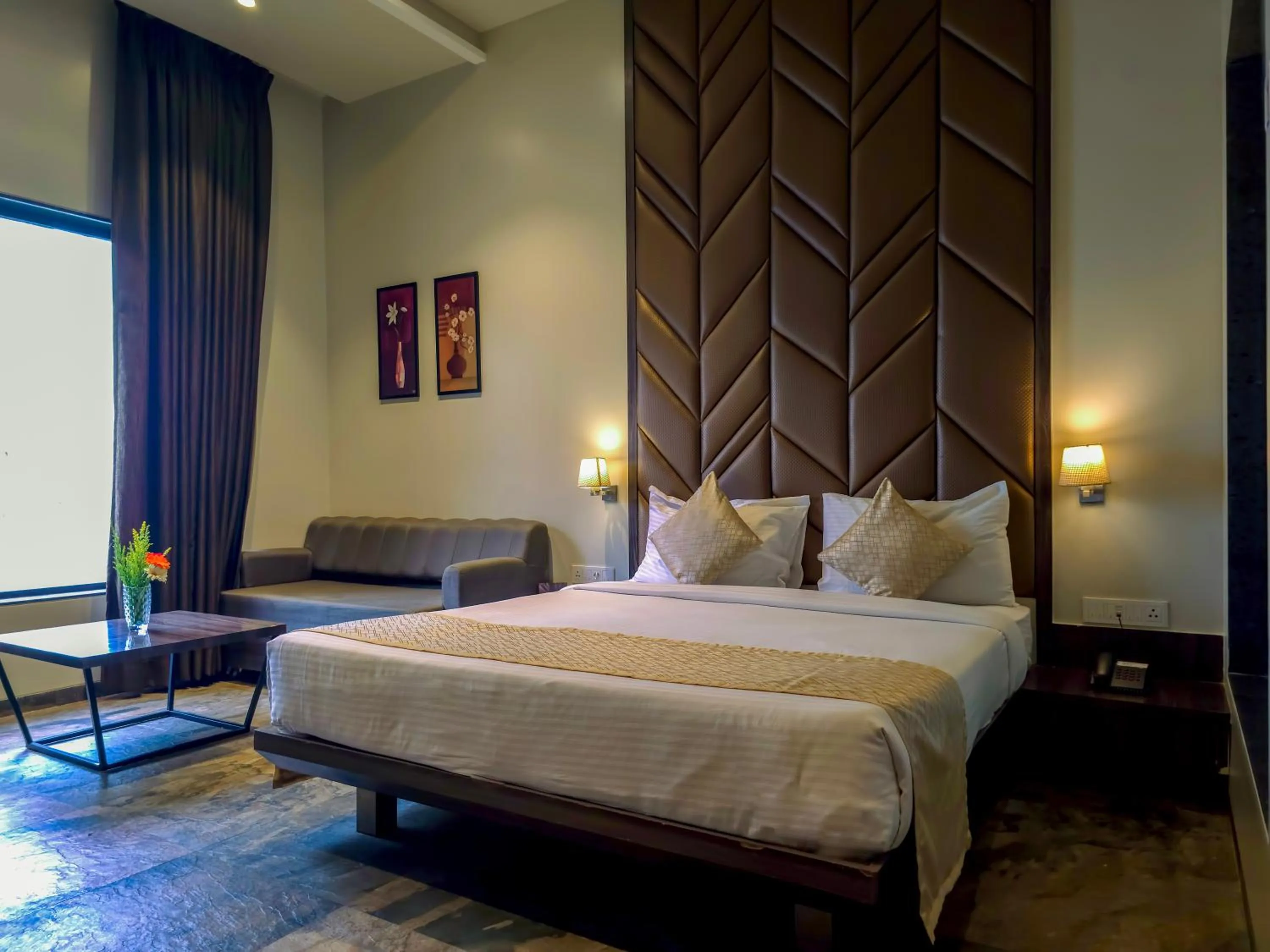 Bedroom, Bed in Enrise By Sayaji Ahmednagar