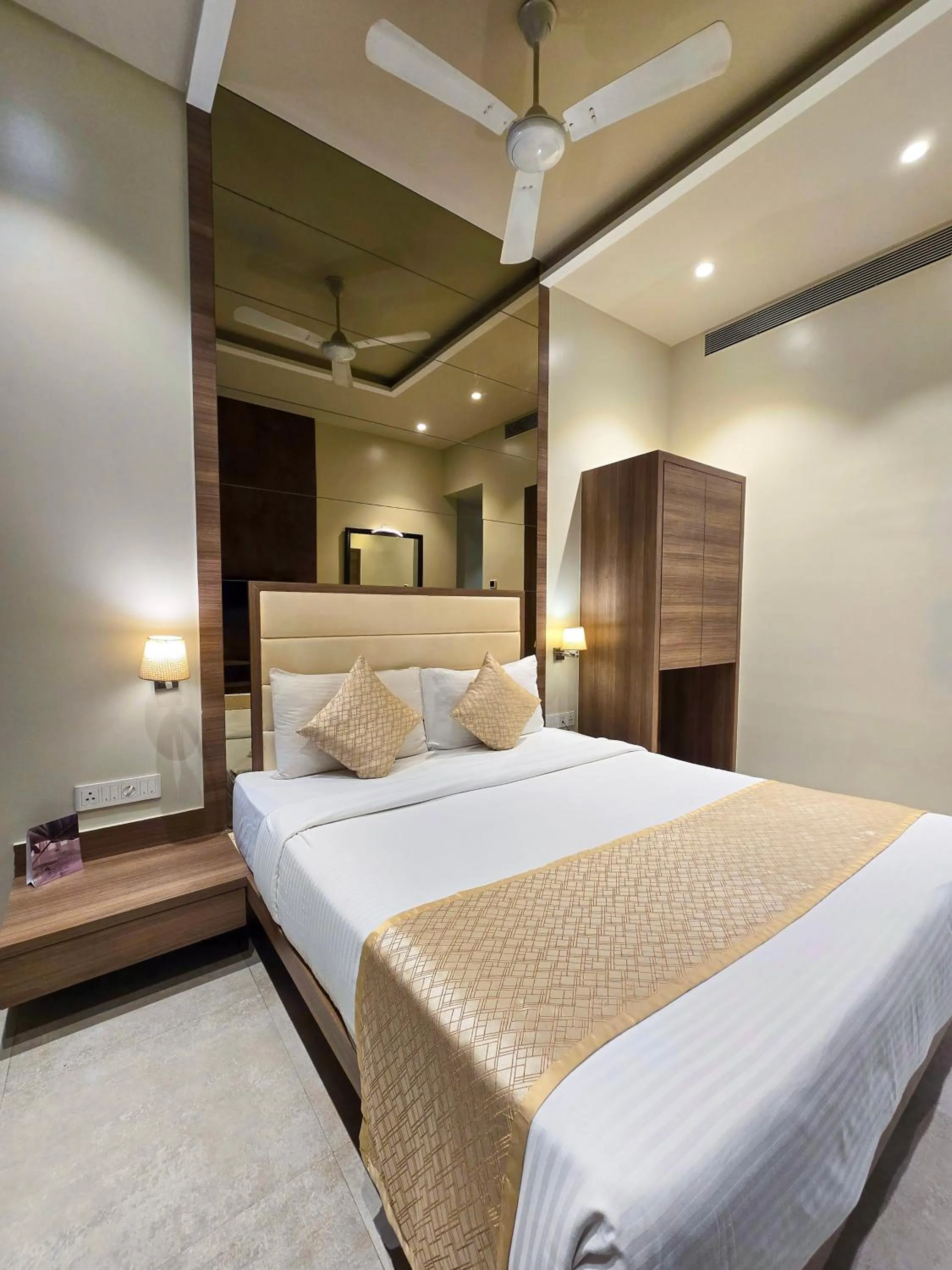 Bedroom, Bed in Enrise By Sayaji Ahmednagar