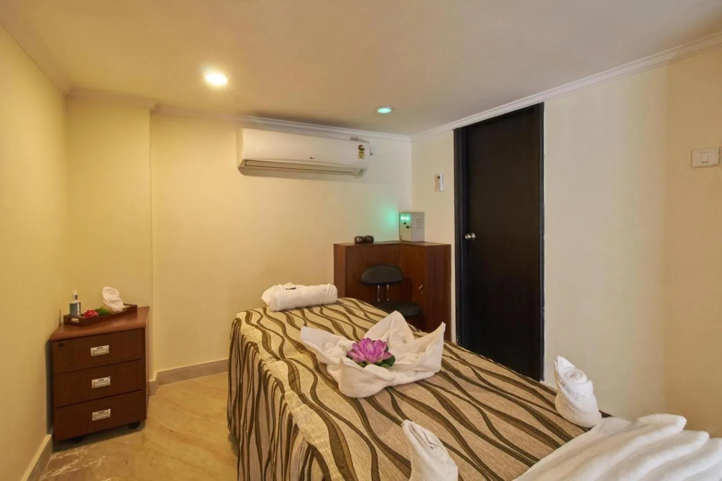 Spa and wellness centre/facilities, Bed in Royal Sarovar Portico Siliguri