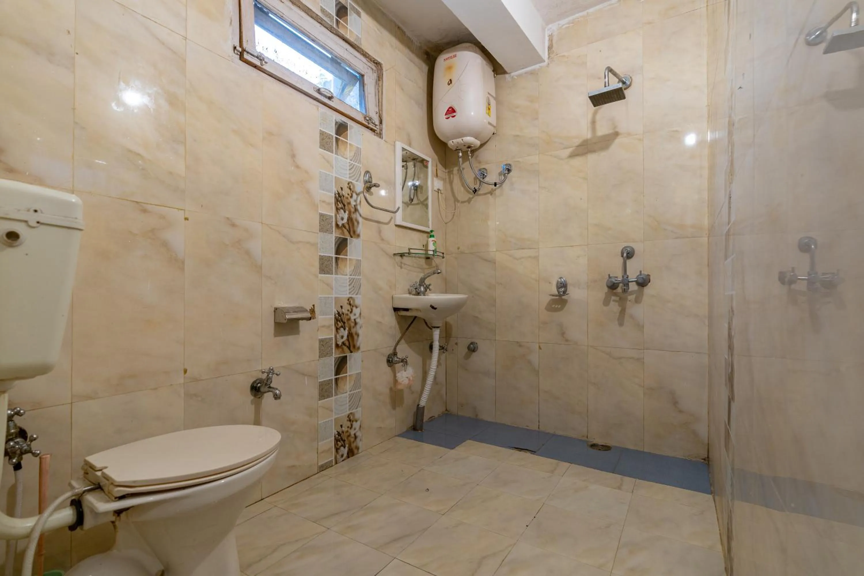 Shower in Nomads Hostel