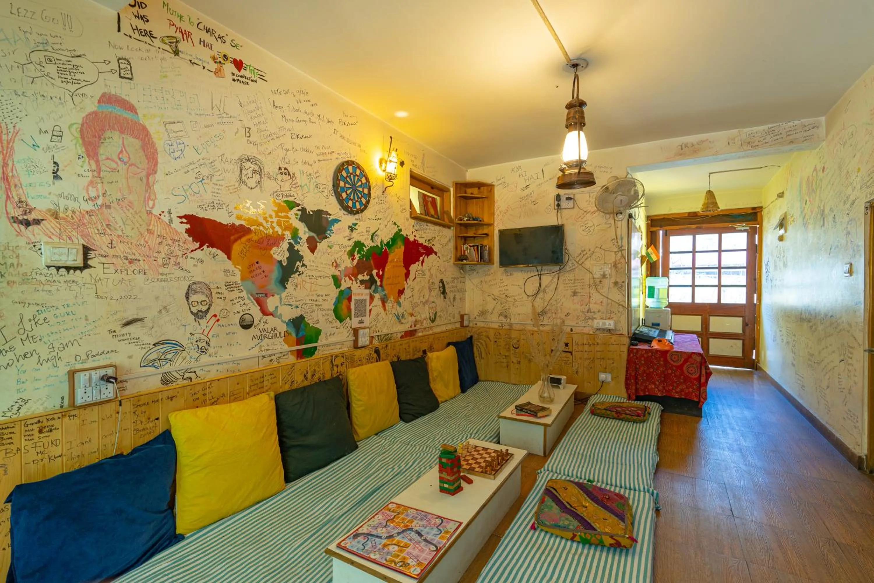 Living room in Nomads Hostel