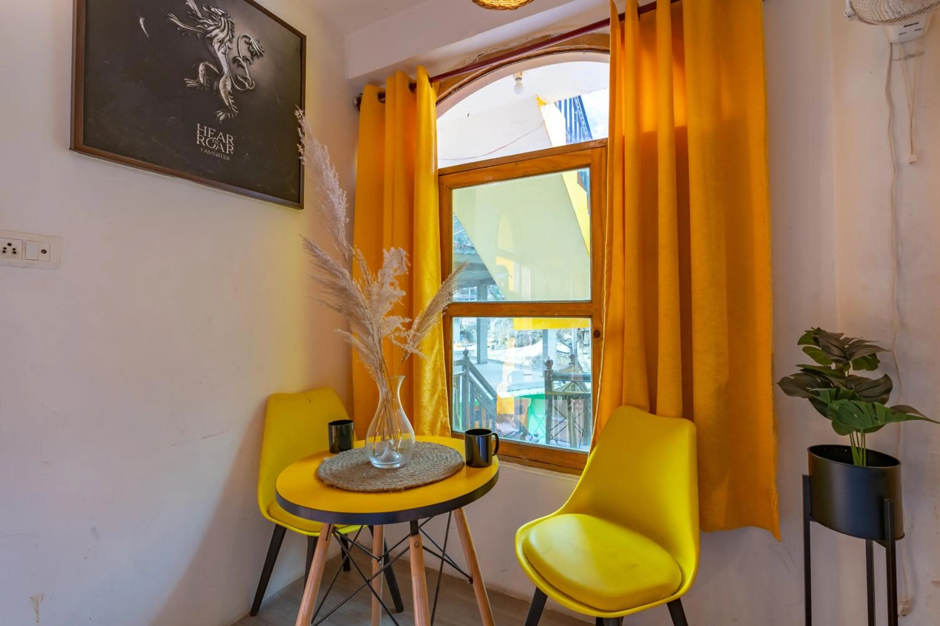 Living room in Nomads Hostel